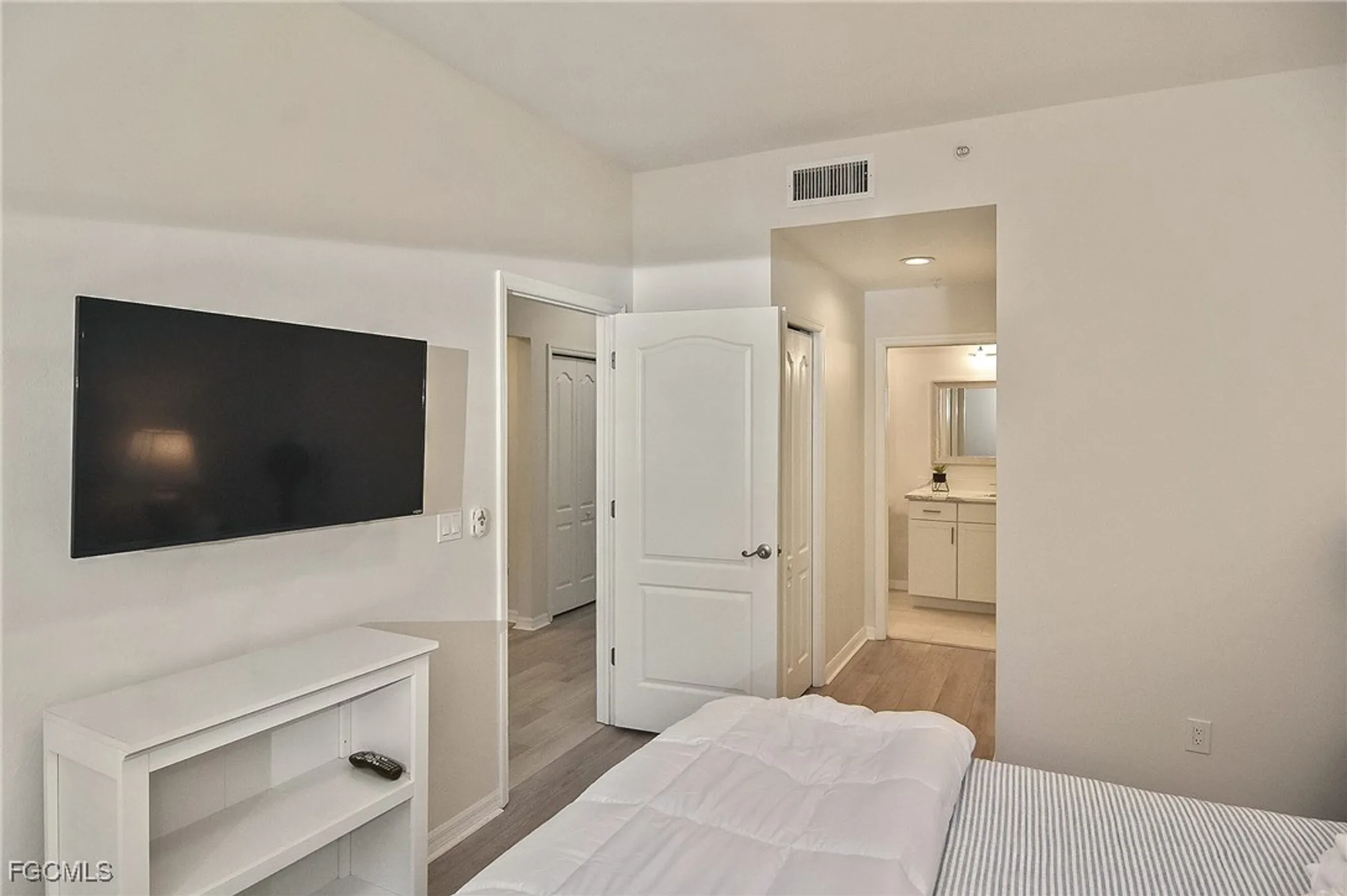 Property Slideshow image 8 of 50 | 8096 queen palm ln apt 226, Fort Myers, FL, 33966