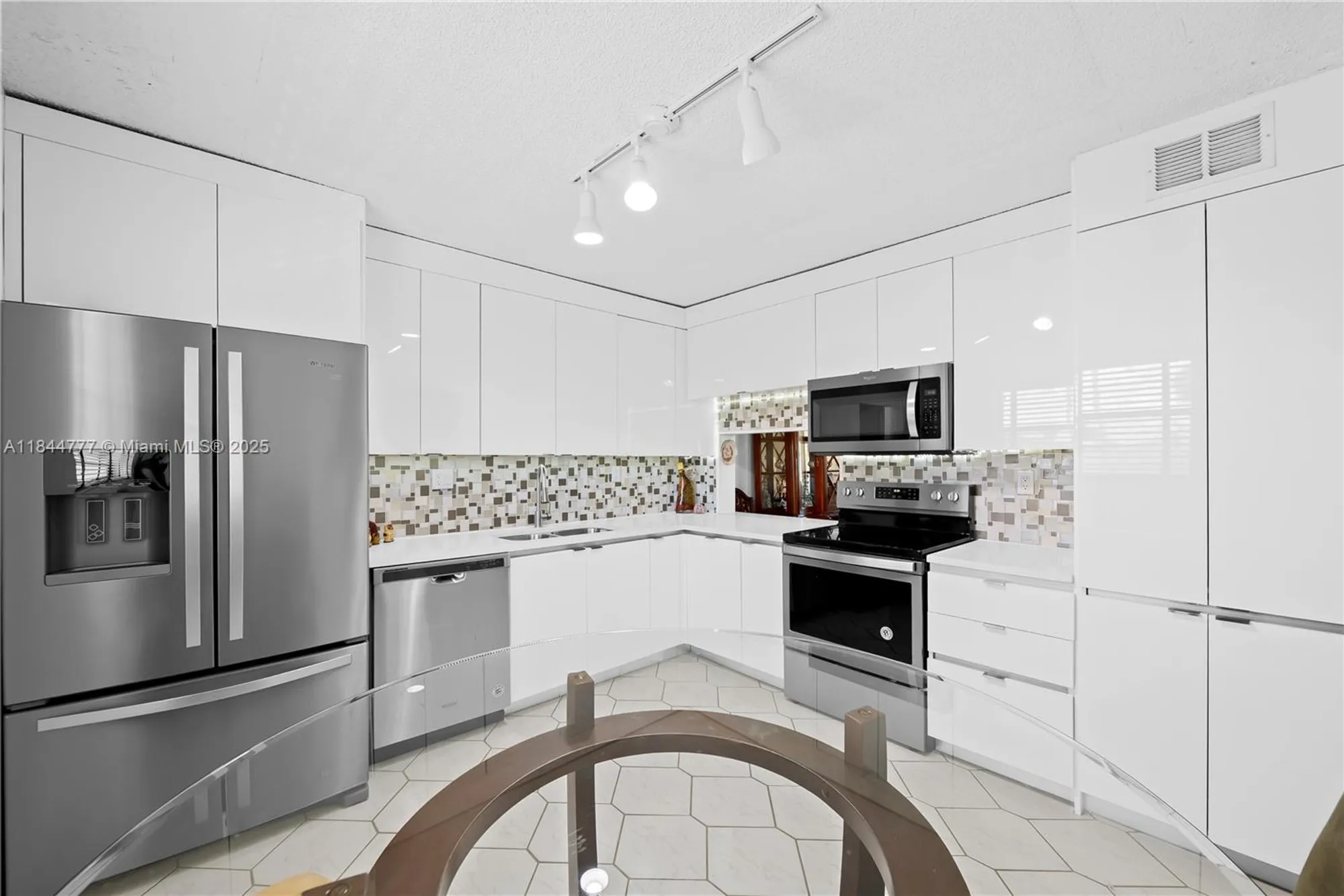 Property Slideshow image 15 of 18 | 4970 e sabal palm blvd apt 309, Tamarac, FL, 33319