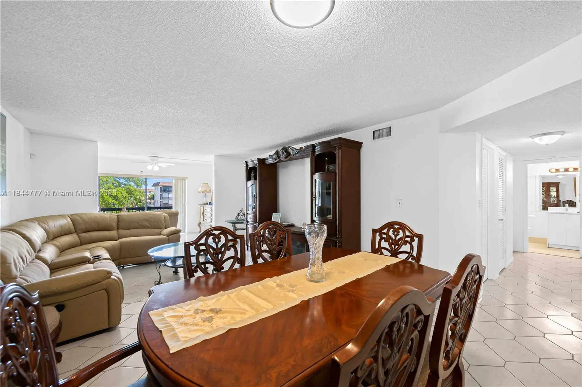 Property Slideshow image 16 of 18 | 4970 e sabal palm blvd apt 309, Tamarac, FL, 33319