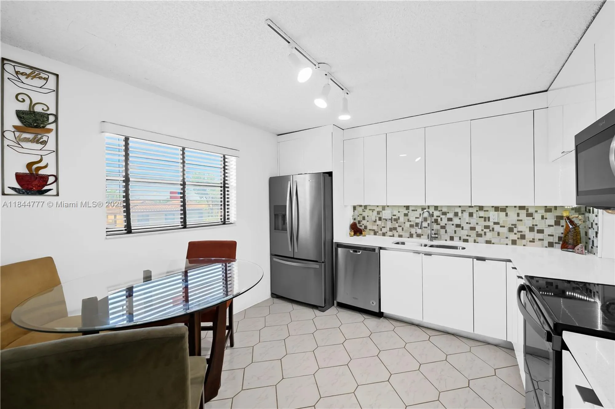 Property Slideshow image 13 of 18 | 4970 e sabal palm blvd apt 309, Tamarac, FL, 33319