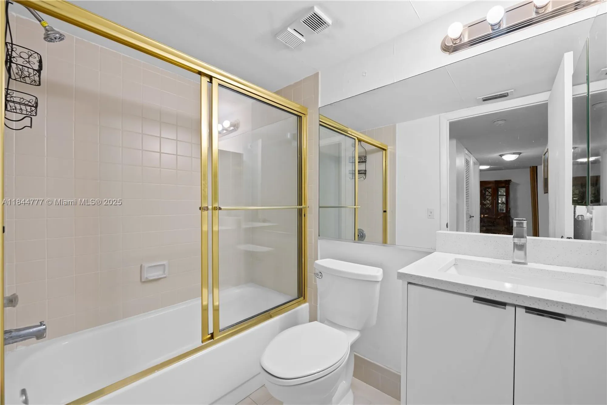 Property Slideshow image 8 of 18 | 4970 e sabal palm blvd apt 309, Tamarac, FL, 33319
