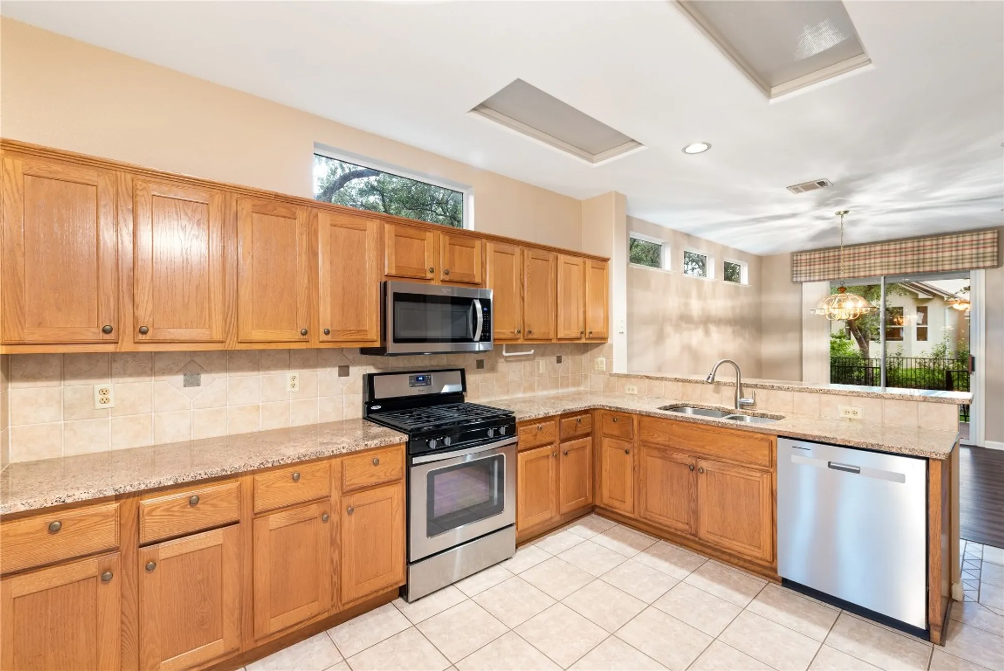 Property Slideshow image 10 of 24 | 125 nighthawk way, Georgetown, TX, 78633