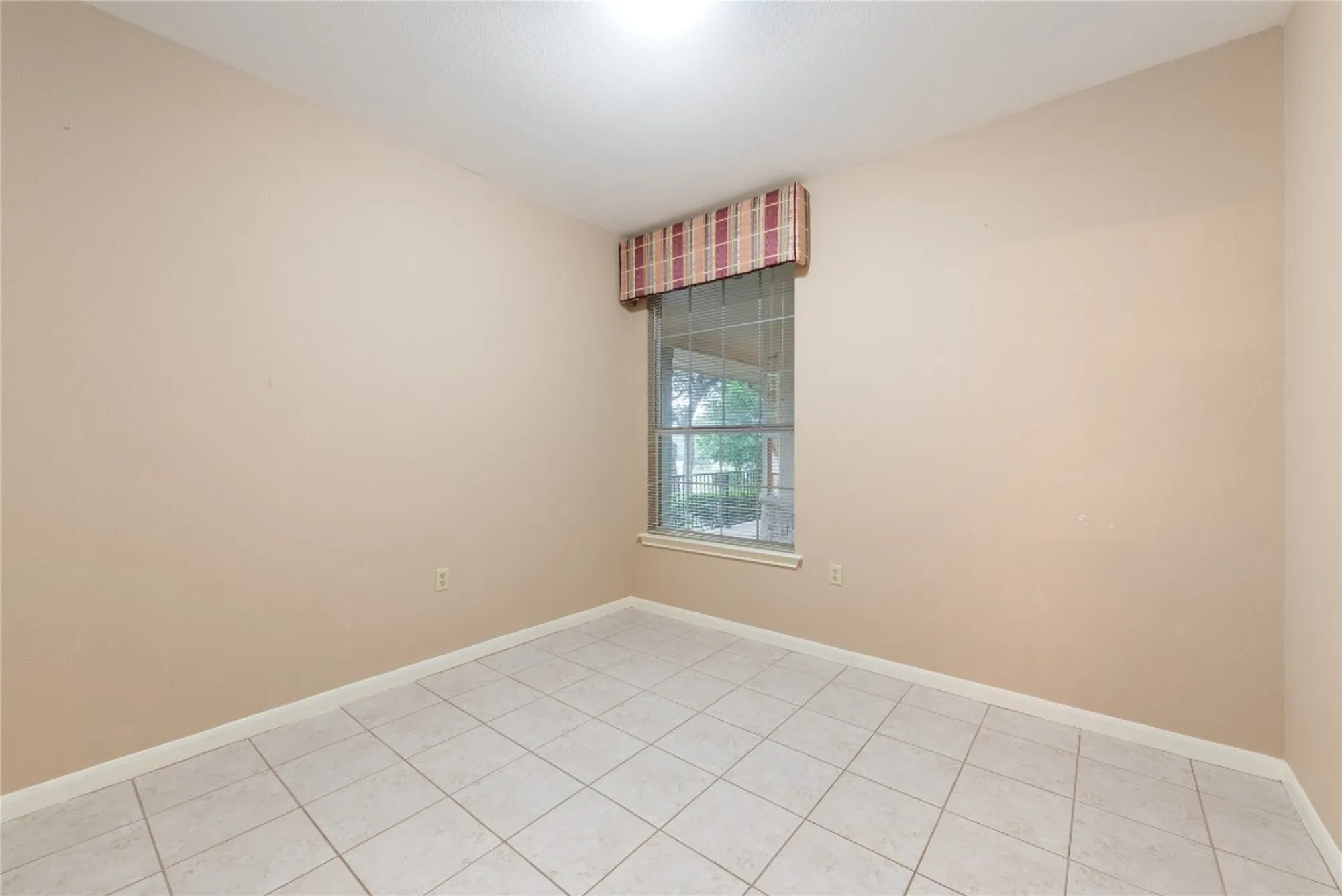 Property Slideshow image 12 of 24 | 125 nighthawk way, Georgetown, TX, 78633