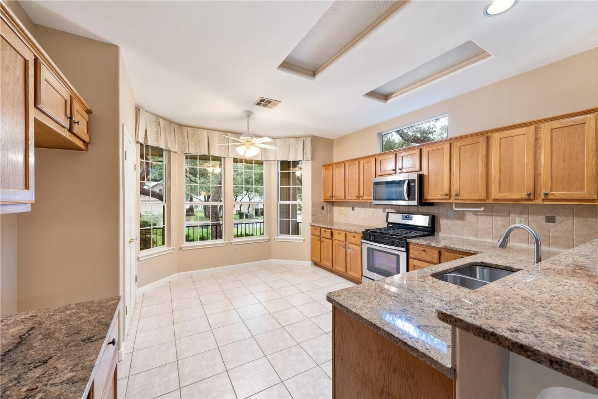 Property Slideshow image 8 of 24 | 125 nighthawk way, Georgetown, TX, 78633
