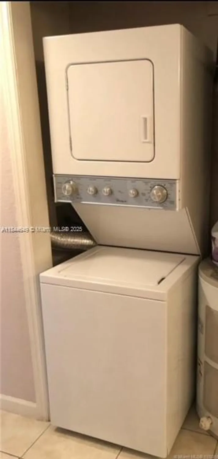 Property Slideshow image 18 of 20 | 1025 se 4th ave 106, Dania Beach, FL, 33004