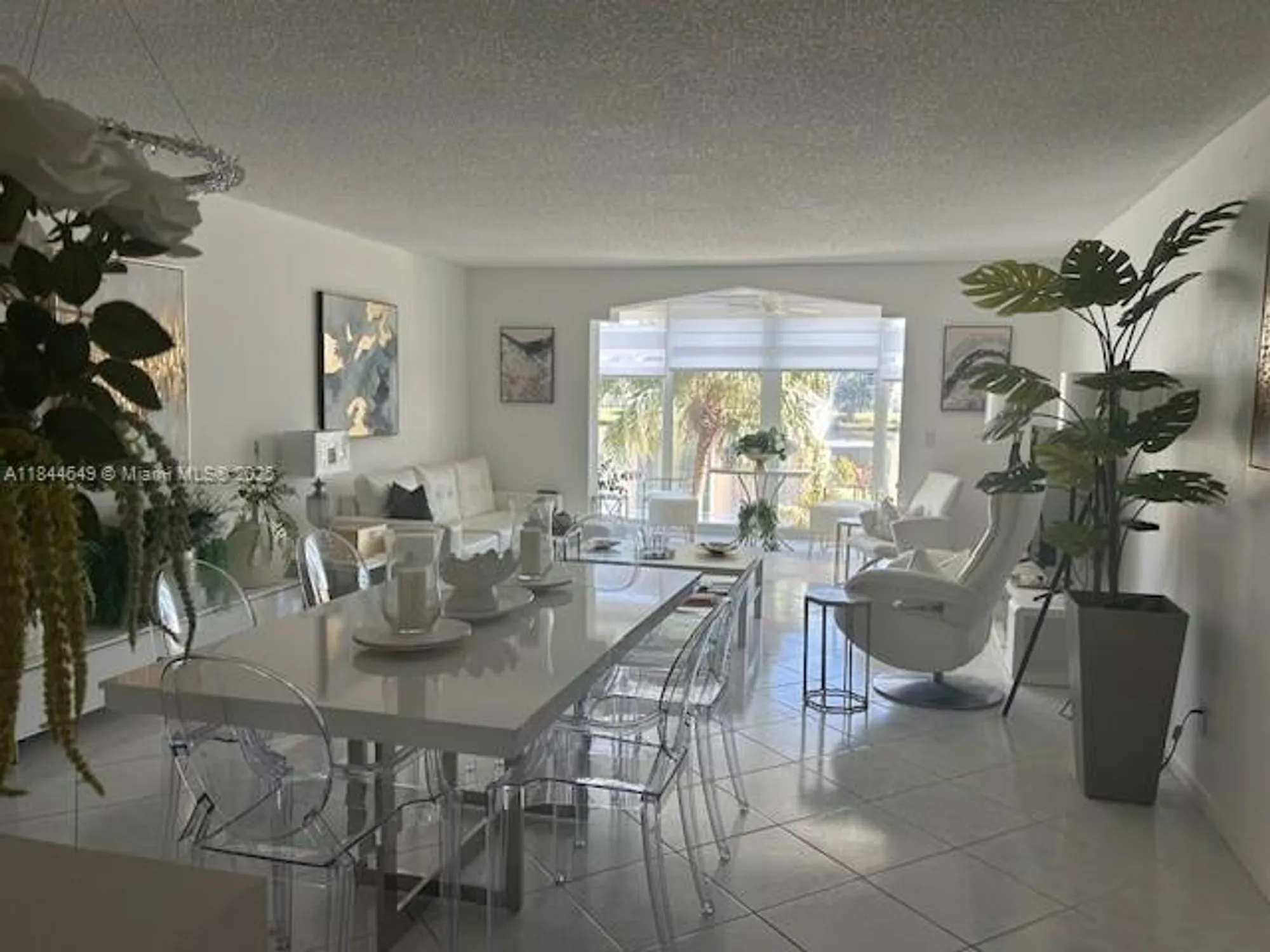 Property Slideshow image 9 of 20 | 1025 se 4th ave 106, Dania Beach, FL, 33004
