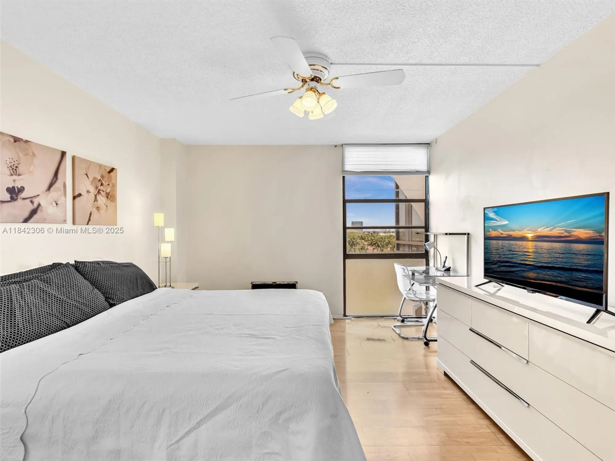 Property Slideshow image 18 of 40 | 20400 w country club dr apt 817, Aventura, FL, 33180