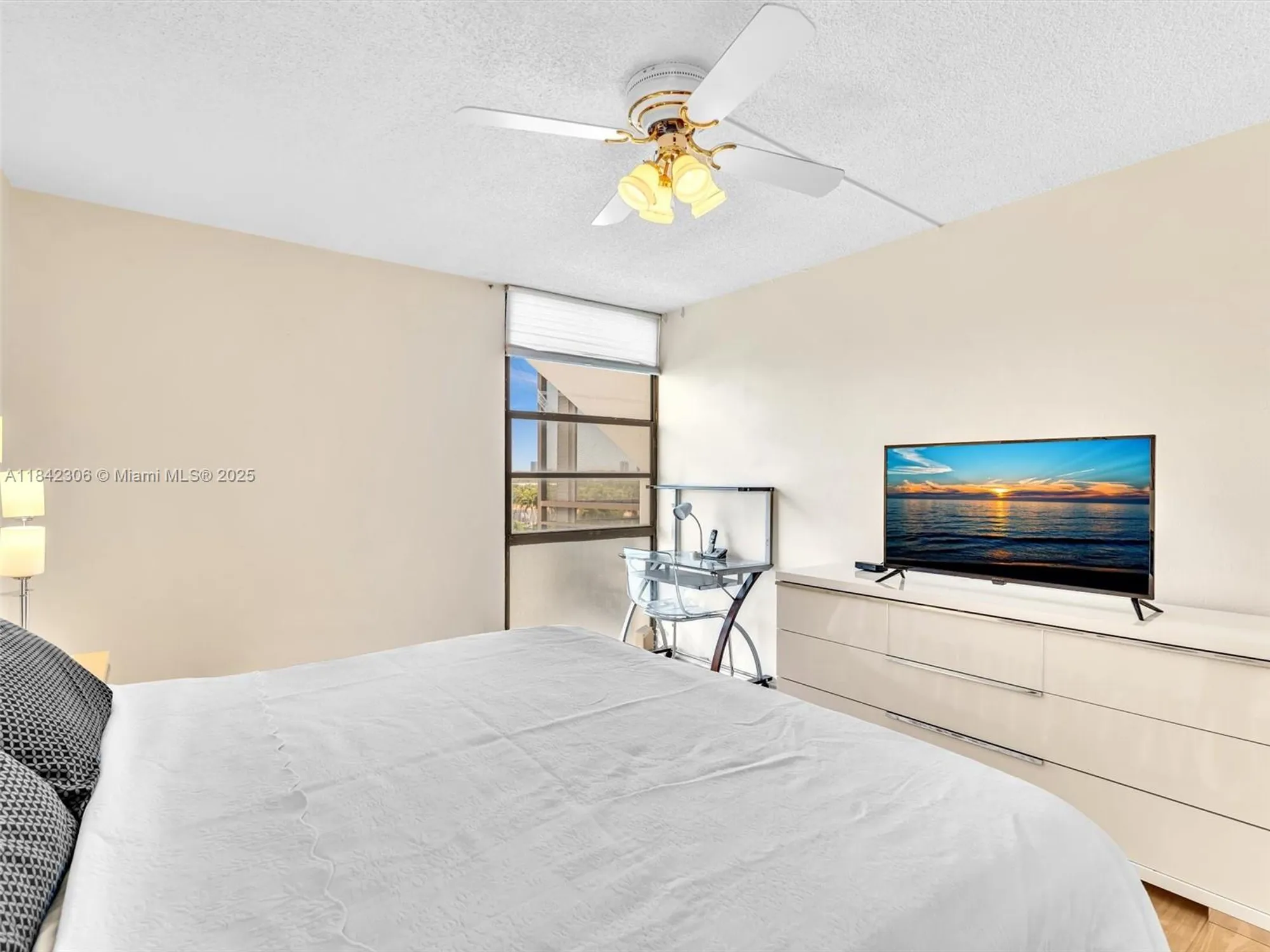 Property Slideshow image 19 of 40 | 20400 w country club dr apt 817, Aventura, FL, 33180