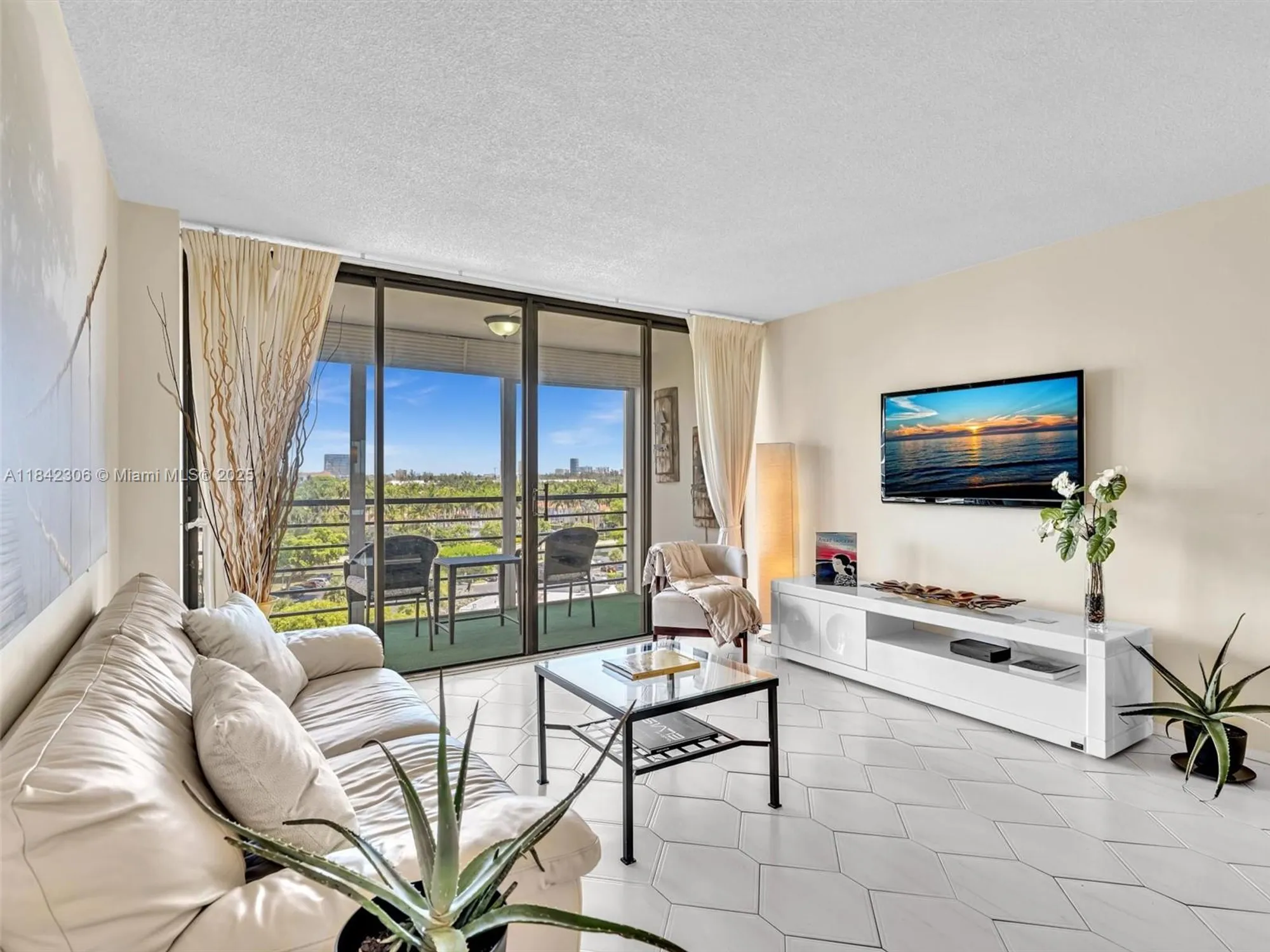 Property Slideshow image 1 of 40 | 20400 w country club dr apt 817, Aventura, FL, 33180
