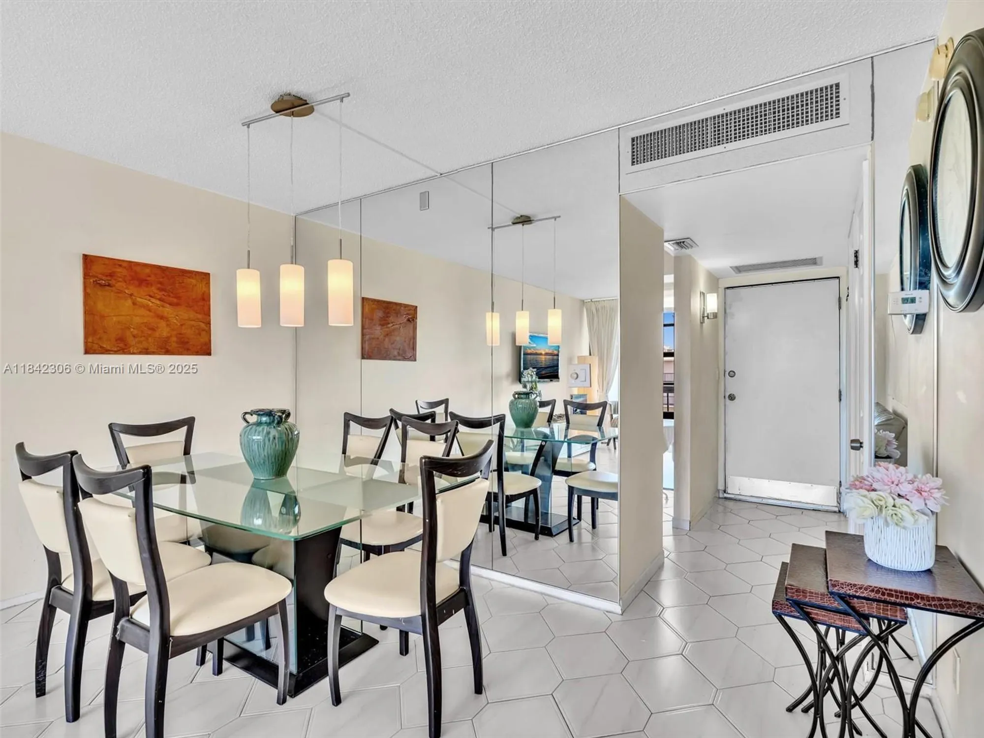 Property Slideshow image 10 of 40 | 20400 w country club dr apt 817, Aventura, FL, 33180