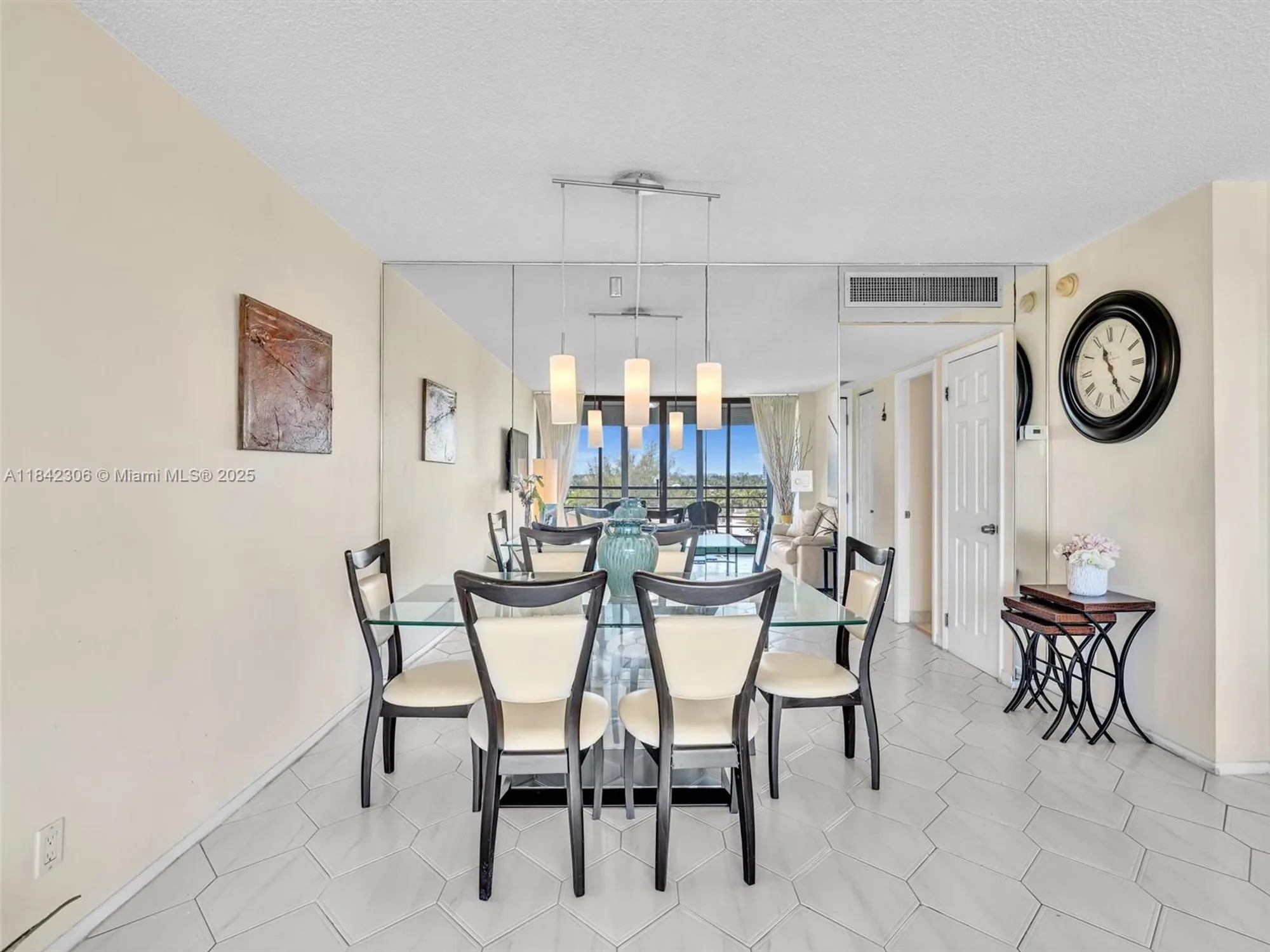 Property Slideshow image 11 of 40 | 20400 w country club dr apt 817, Aventura, FL, 33180