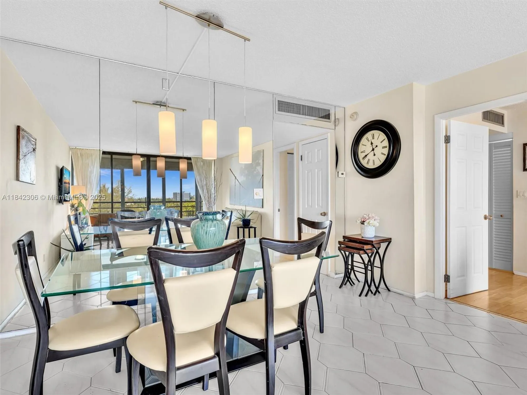 Property Slideshow image 12 of 40 | 20400 w country club dr apt 817, Aventura, FL, 33180