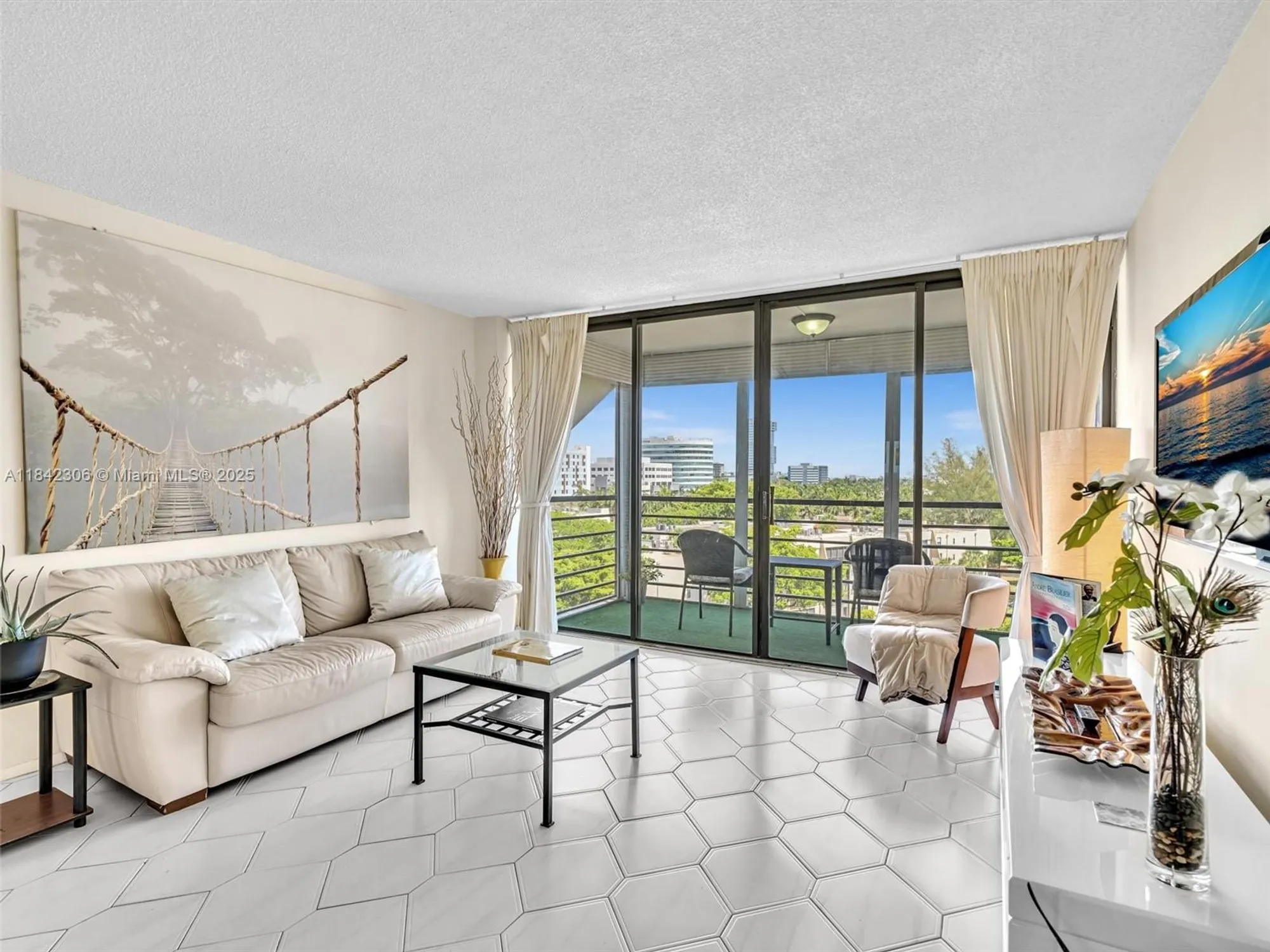 Property Slideshow image 13 of 40 | 20400 w country club dr apt 817, Aventura, FL, 33180