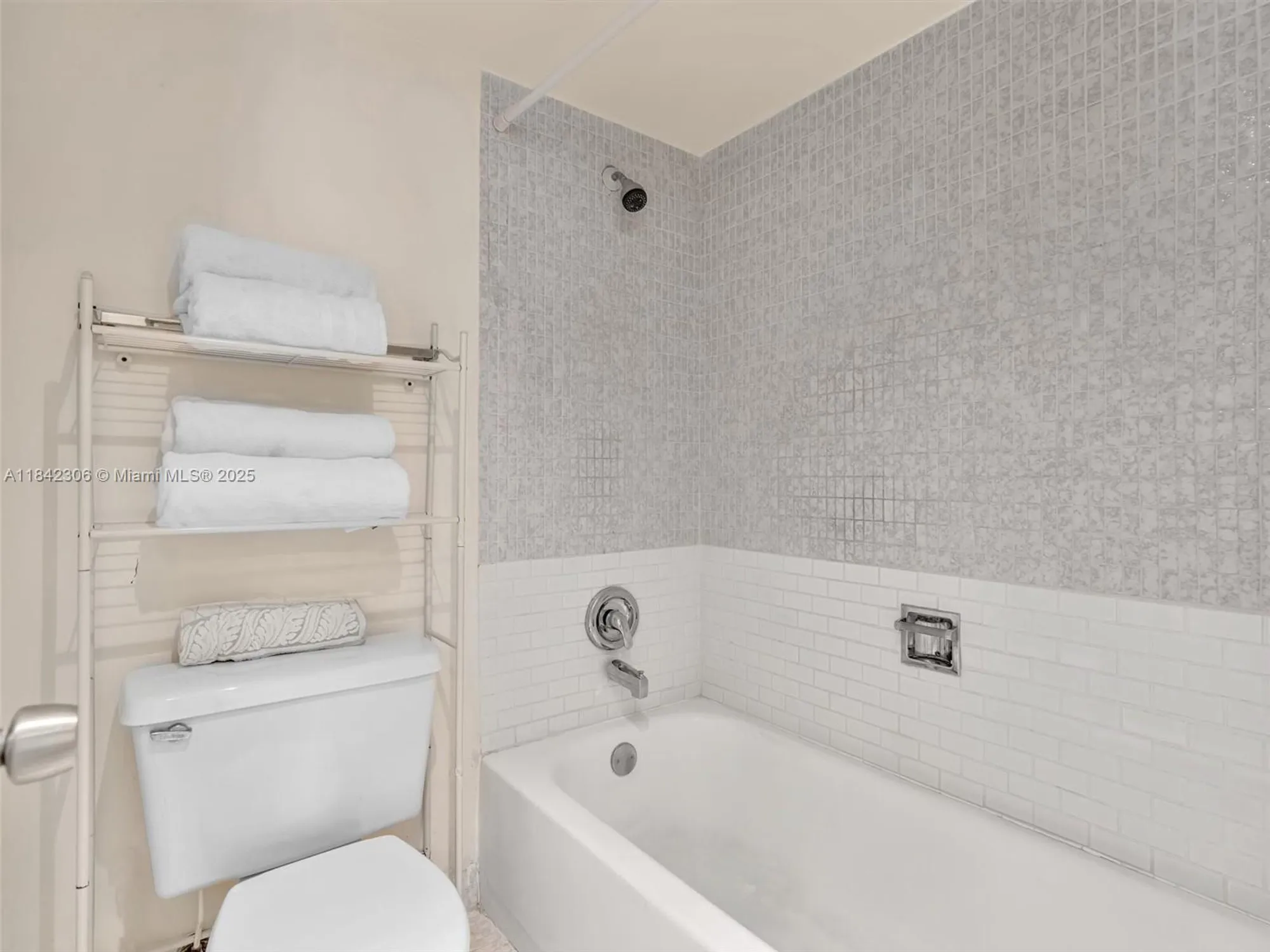 Property Slideshow image 28 of 40 | 20400 w country club dr apt 817, Aventura, FL, 33180