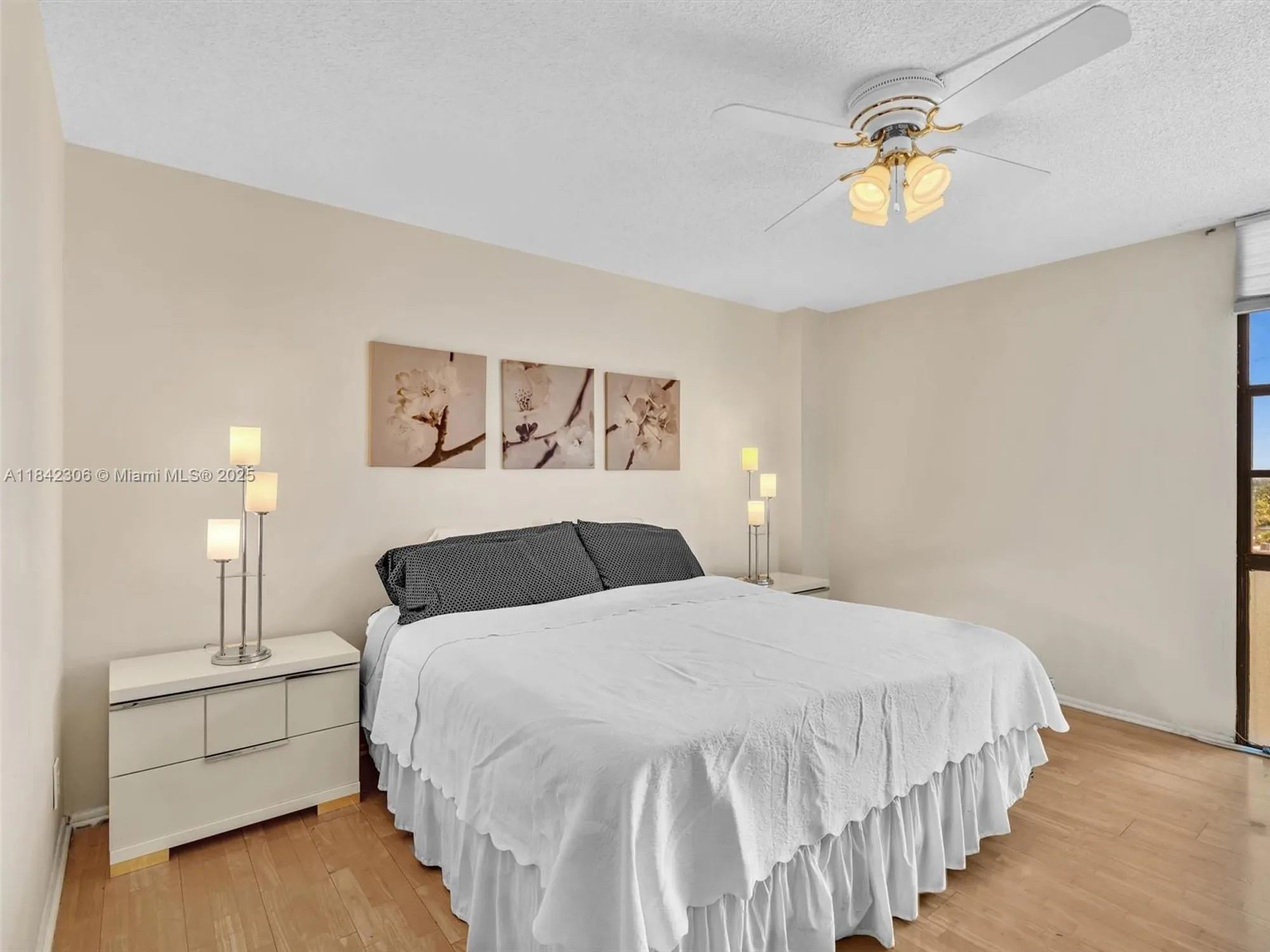 Property Slideshow image 20 of 40 | 20400 w country club dr apt 817, Aventura, FL, 33180