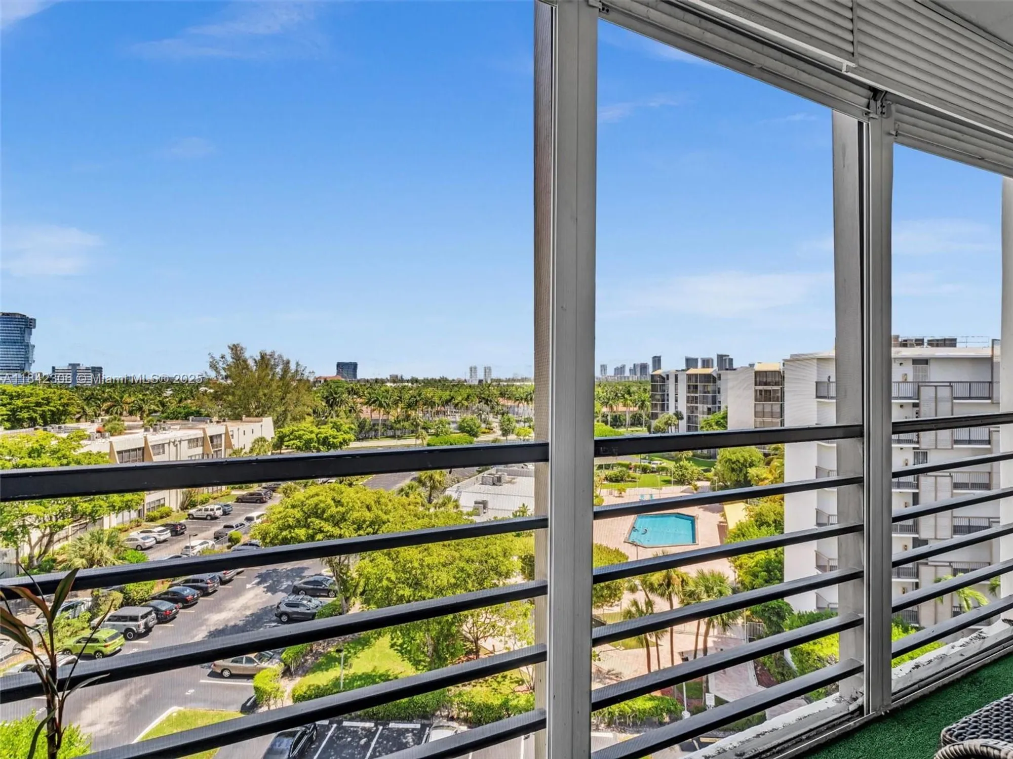 Property Slideshow image 34 of 40 | 20400 w country club dr apt 817, Aventura, FL, 33180