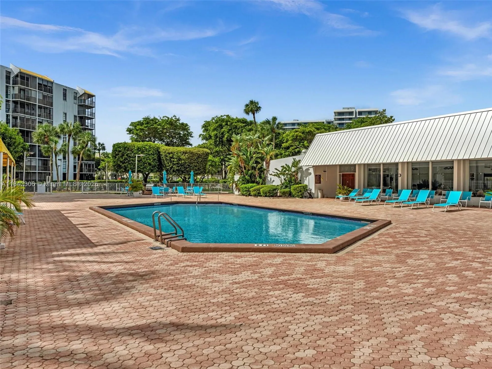 Property Slideshow image 35 of 40 | 20400 w country club dr apt 817, Aventura, FL, 33180