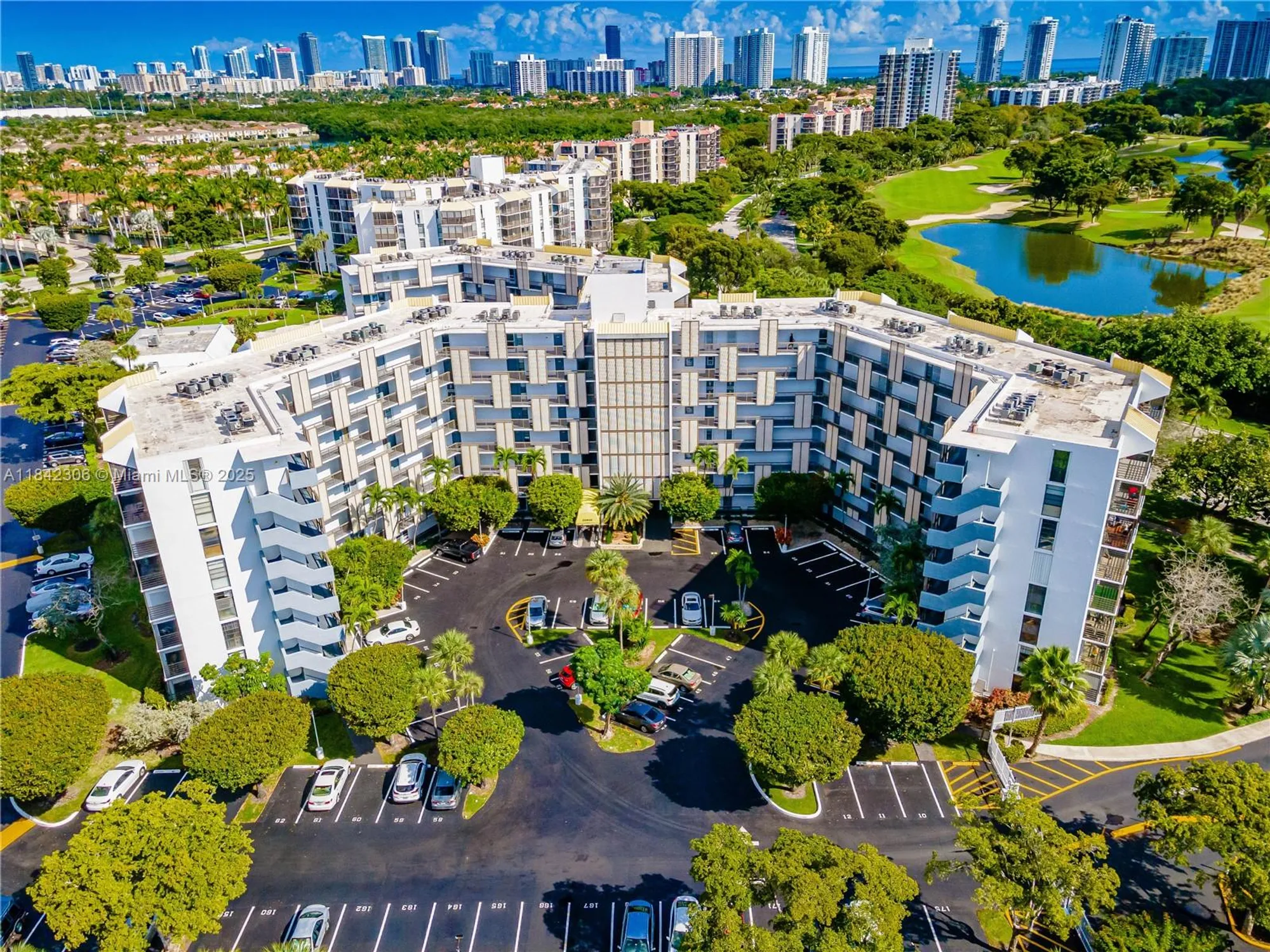 Property Slideshow image 39 of 40 | 20400 w country club dr apt 817, Aventura, FL, 33180