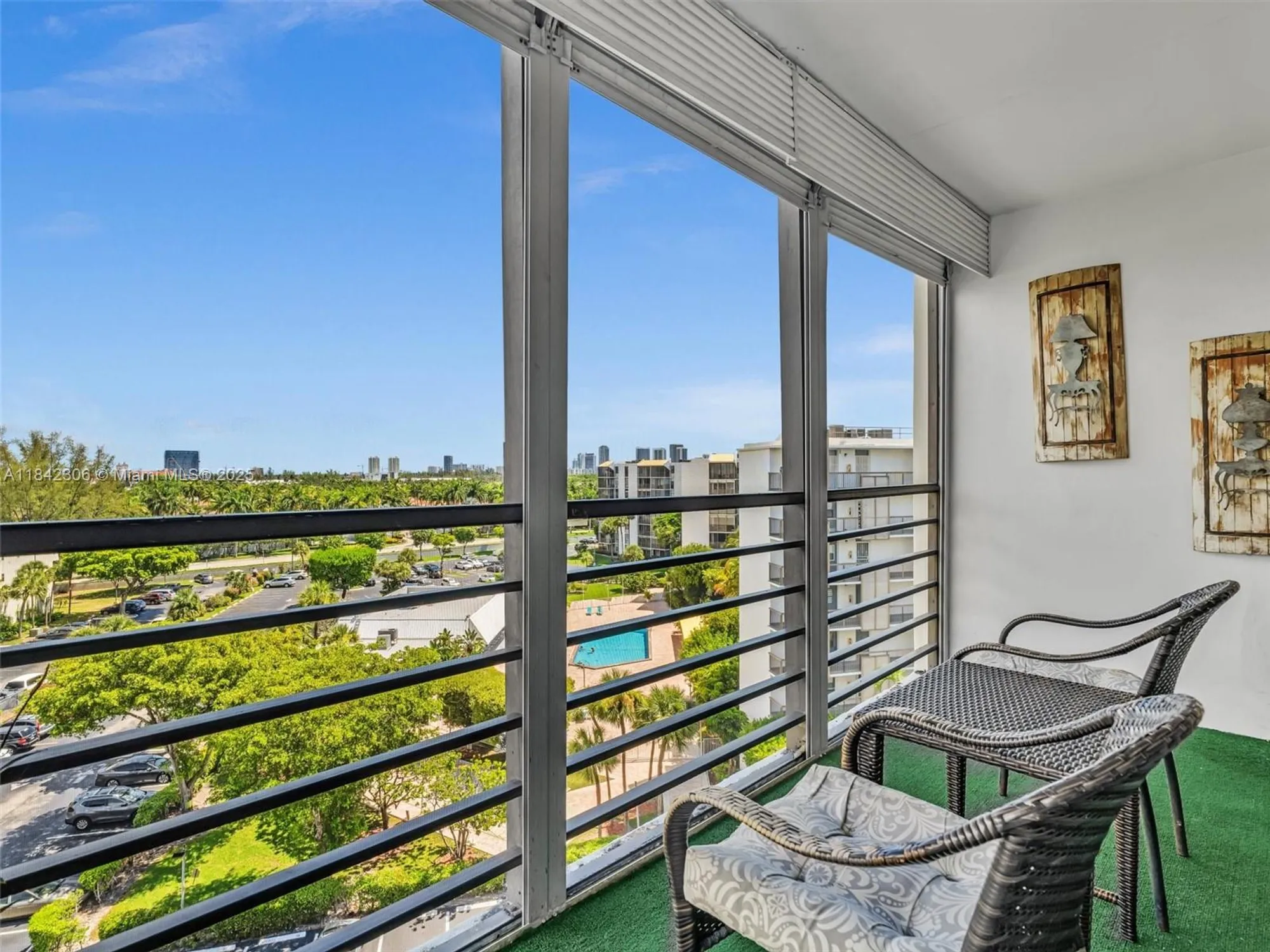 Property Slideshow image 32 of 40 | 20400 w country club dr apt 817, Aventura, FL, 33180