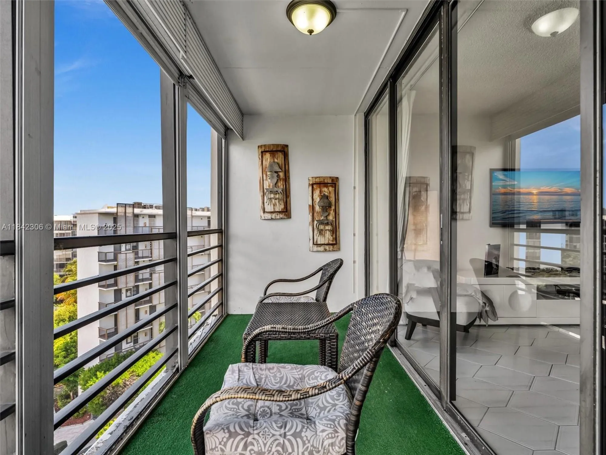 Property Slideshow image 33 of 40 | 20400 w country club dr apt 817, Aventura, FL, 33180