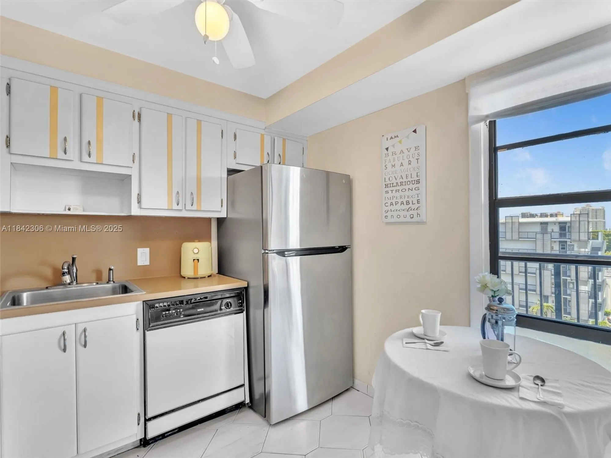 Property Slideshow image 6 of 40 | 20400 w country club dr apt 817, Aventura, FL, 33180