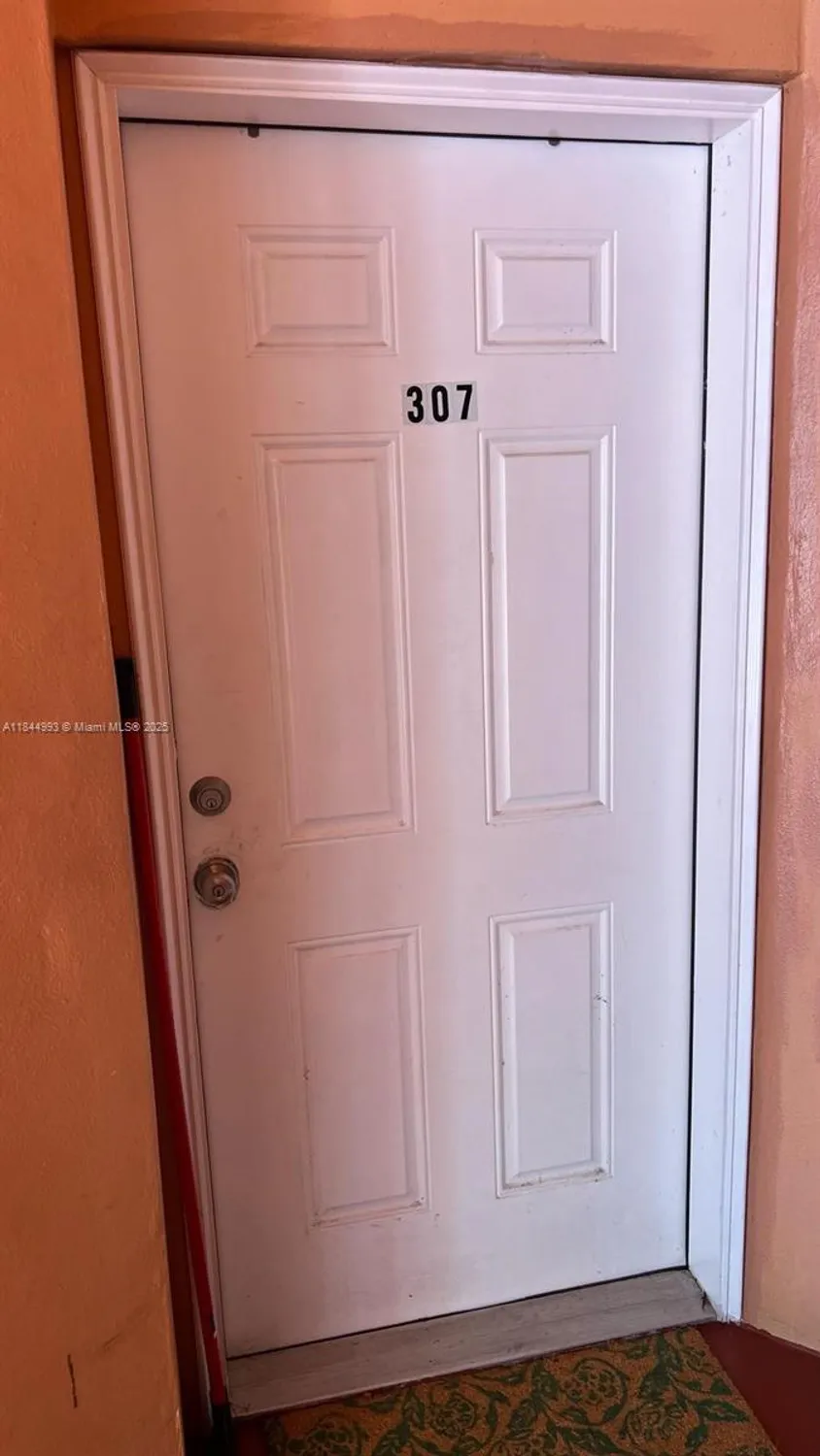 Property Slideshow image 14 of 17 | 19080 ne 3rd ct 307, Miami, FL, 33179