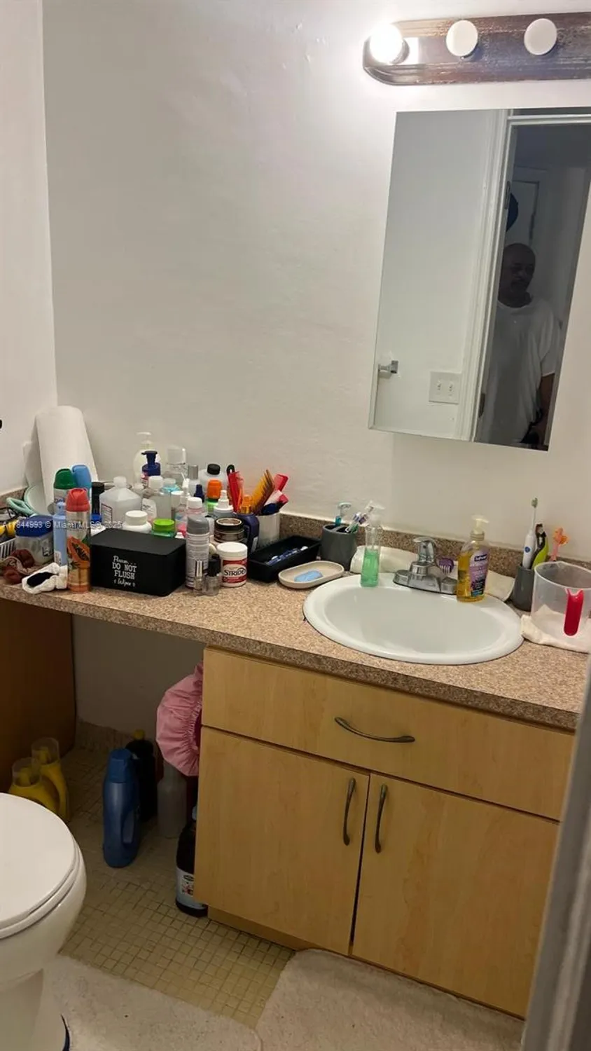 Property Slideshow image 7 of 17 | 19080 ne 3rd ct 307, Miami, FL, 33179