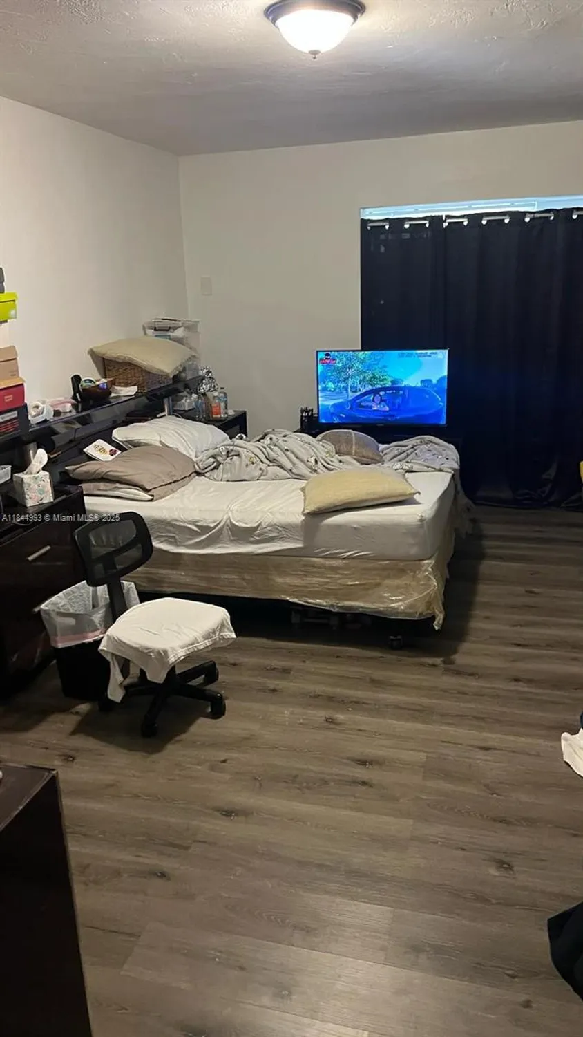 Property Slideshow image 9 of 17 | 19080 ne 3rd ct 307, Miami, FL, 33179