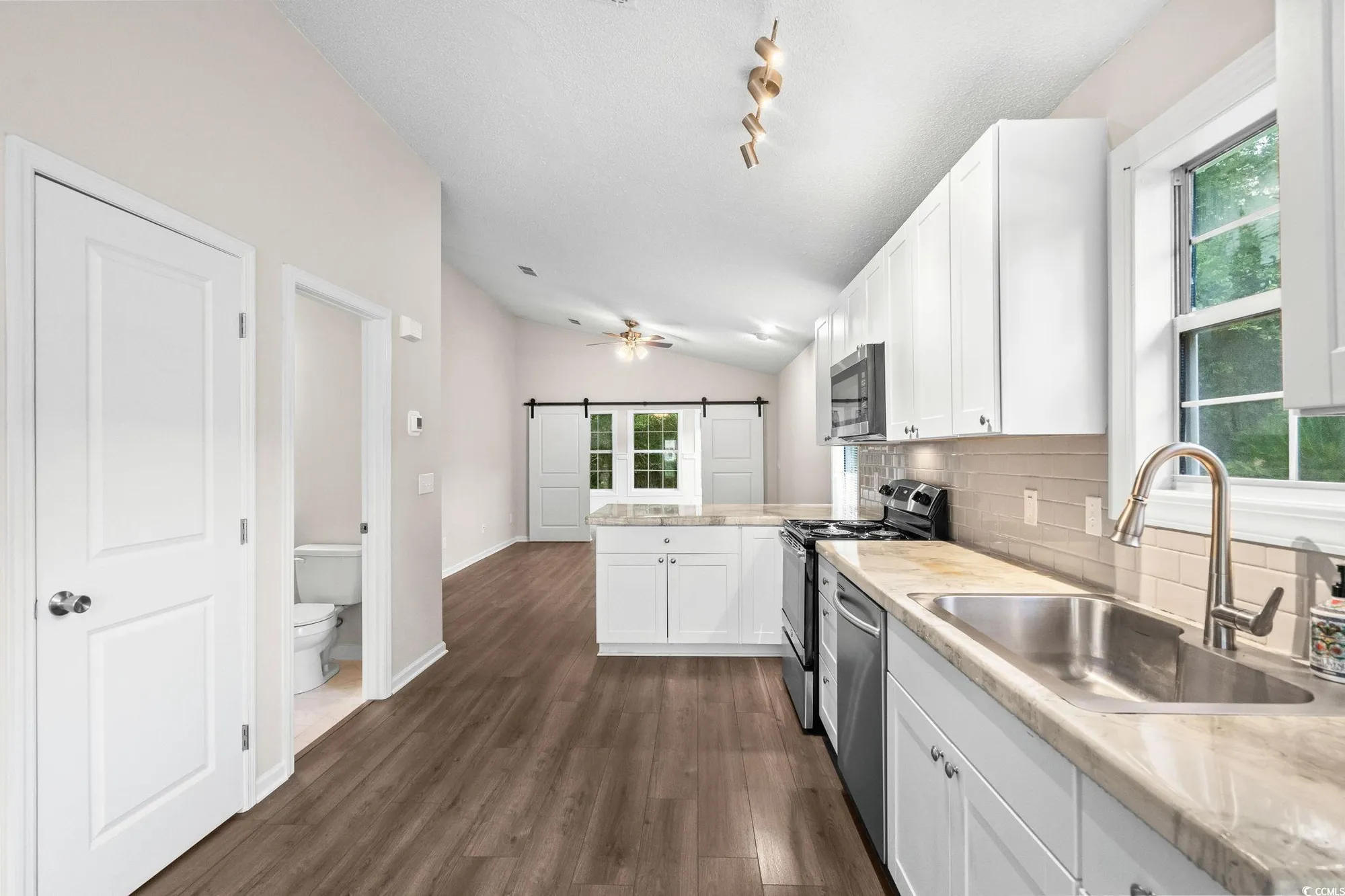 Property Slideshow image 16 of 39 | 1503 saint george ln, Myrtle Beach, SC, 29588