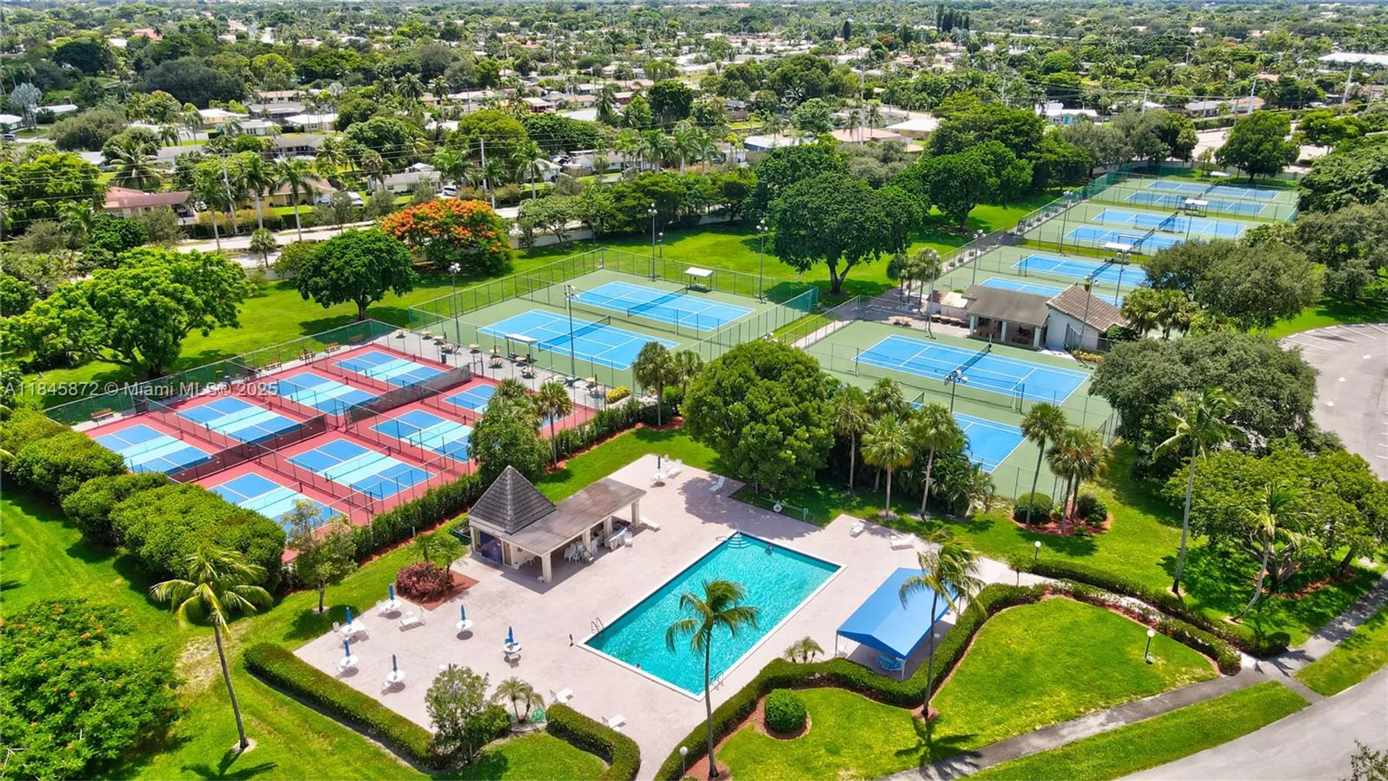 Property Slideshow image 25 of 31 | 2101 lucaya bnd e3, Coconut Creek, FL, 33066