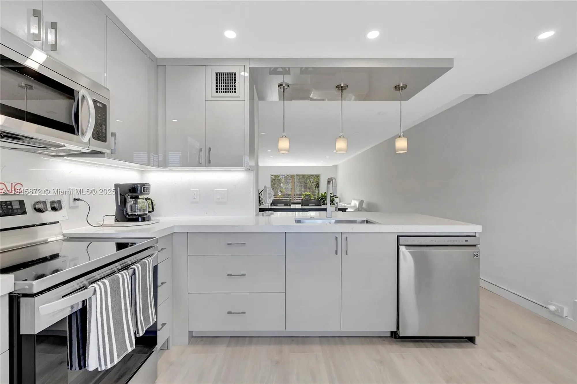 Property Slideshow image 4 of 31 | 2101 lucaya bnd e3, Coconut Creek, FL, 33066