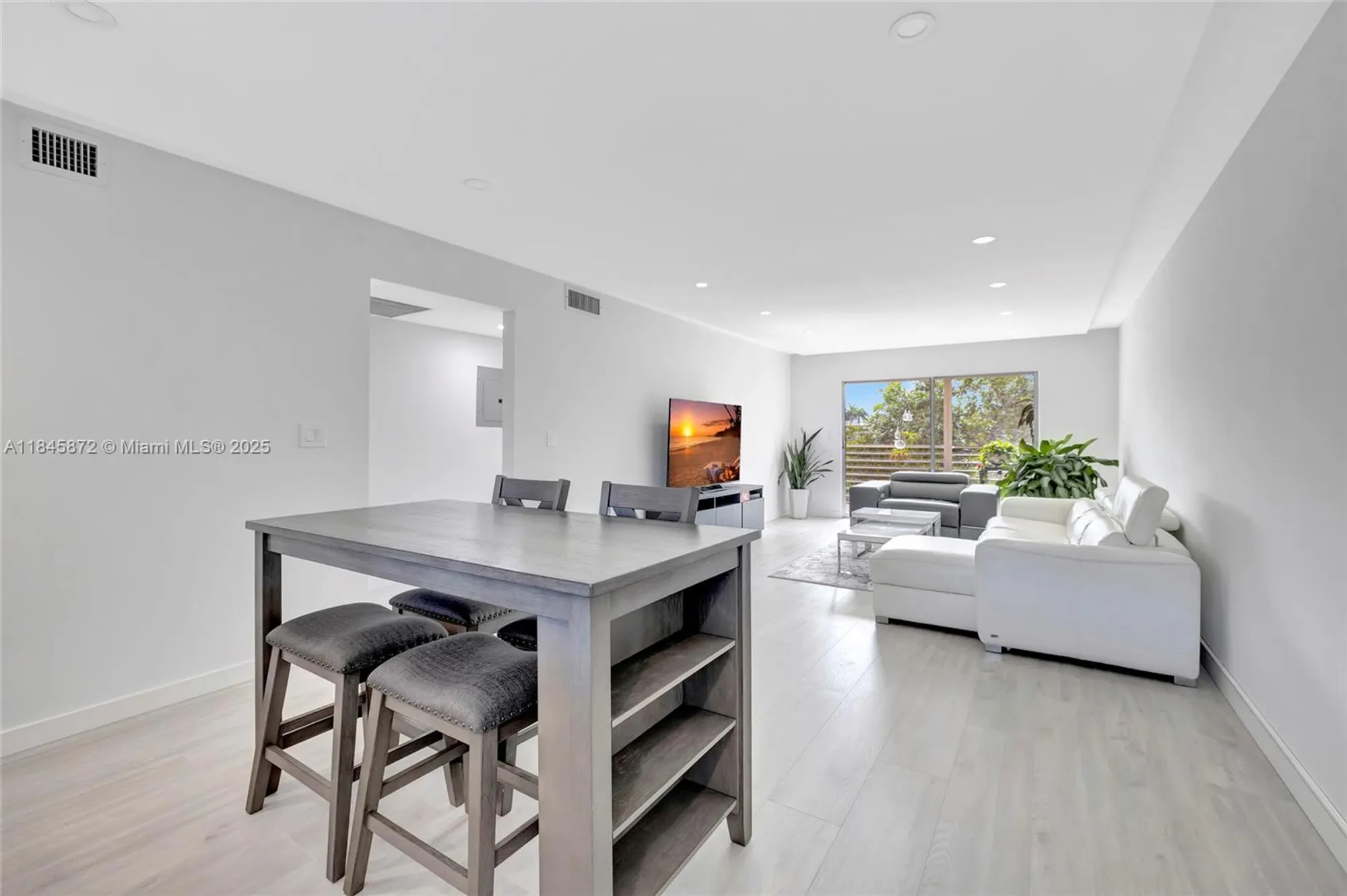 Property Slideshow image 6 of 31 | 2101 lucaya bnd e3, Coconut Creek, FL, 33066