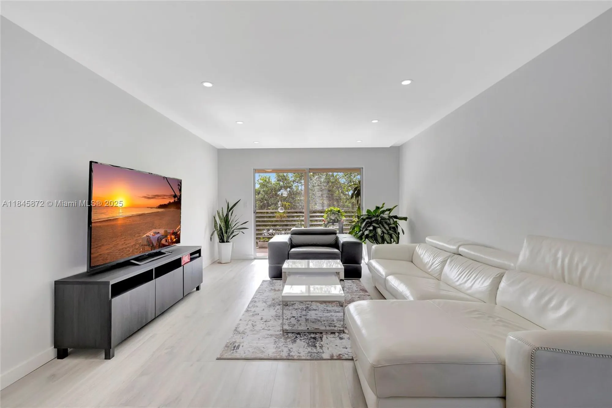 Property Slideshow image 7 of 31 | 2101 lucaya bnd e3, Coconut Creek, FL, 33066