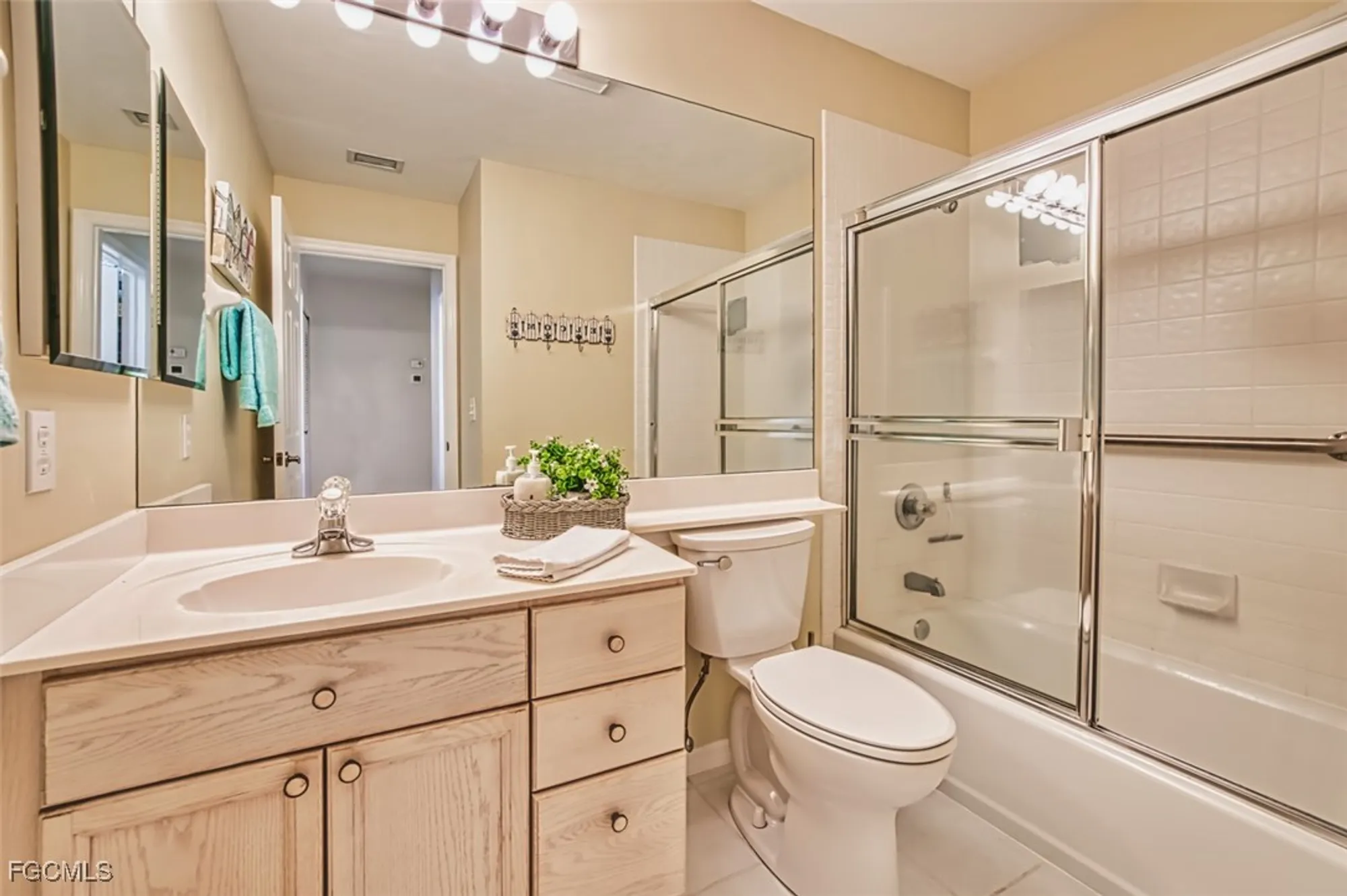 Property Slideshow image 34 of 49 | 27024 oakwood lake dr, Bonita Springs, FL, 34134