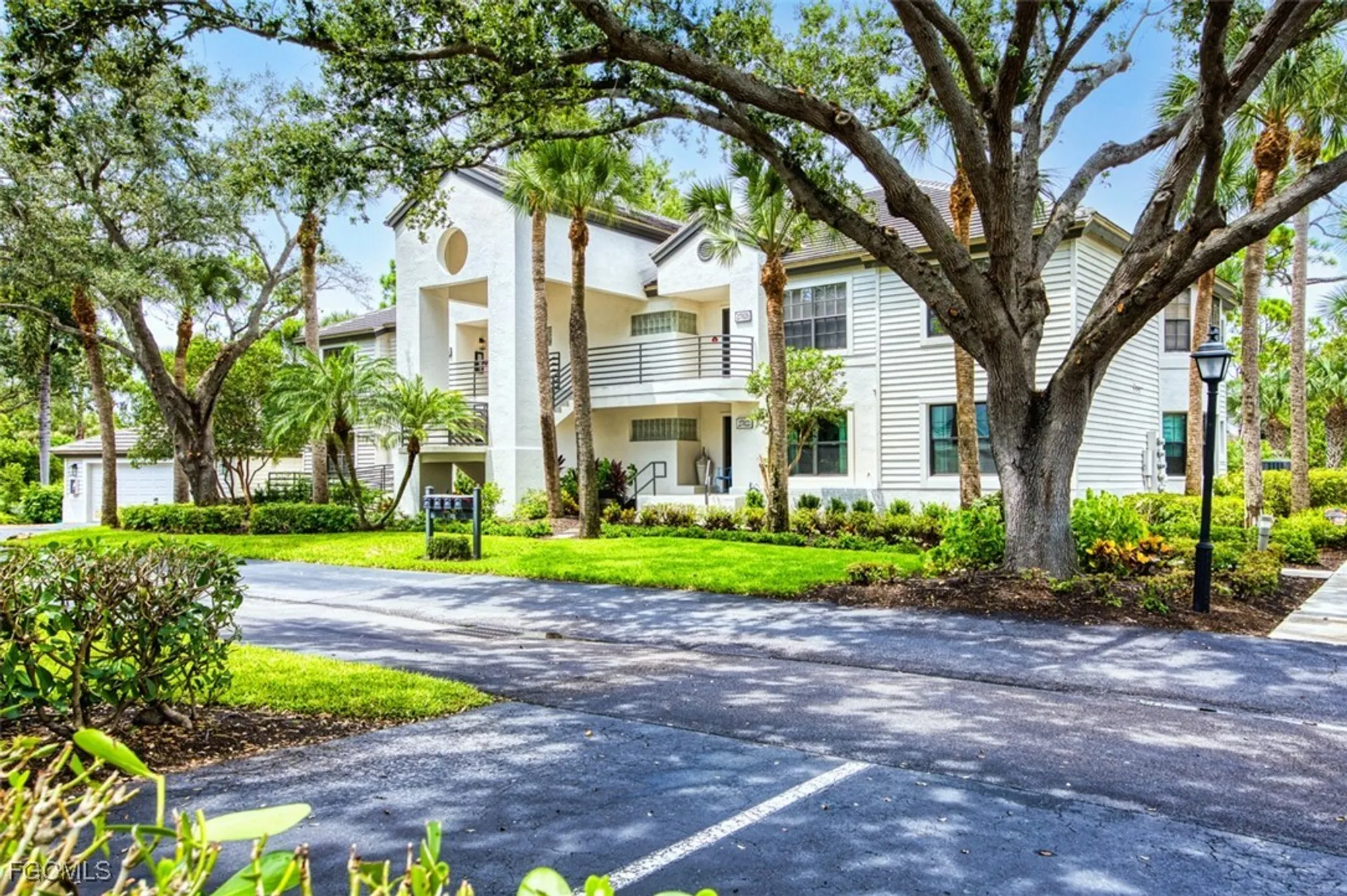 Property Slideshow image 4 of 49 | 27024 oakwood lake dr, Bonita Springs, FL, 34134