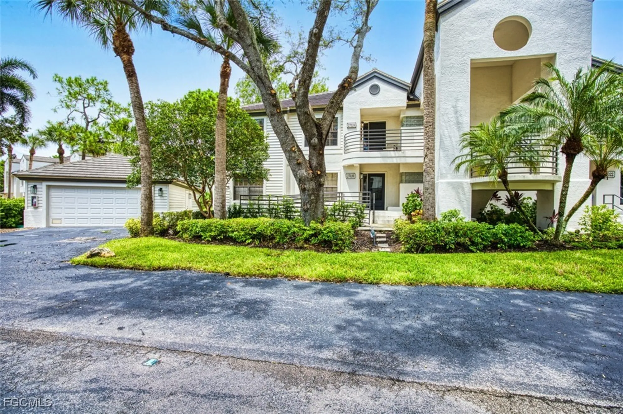 Property Slideshow image 9 of 49 | 27024 oakwood lake dr, Bonita Springs, FL, 34134