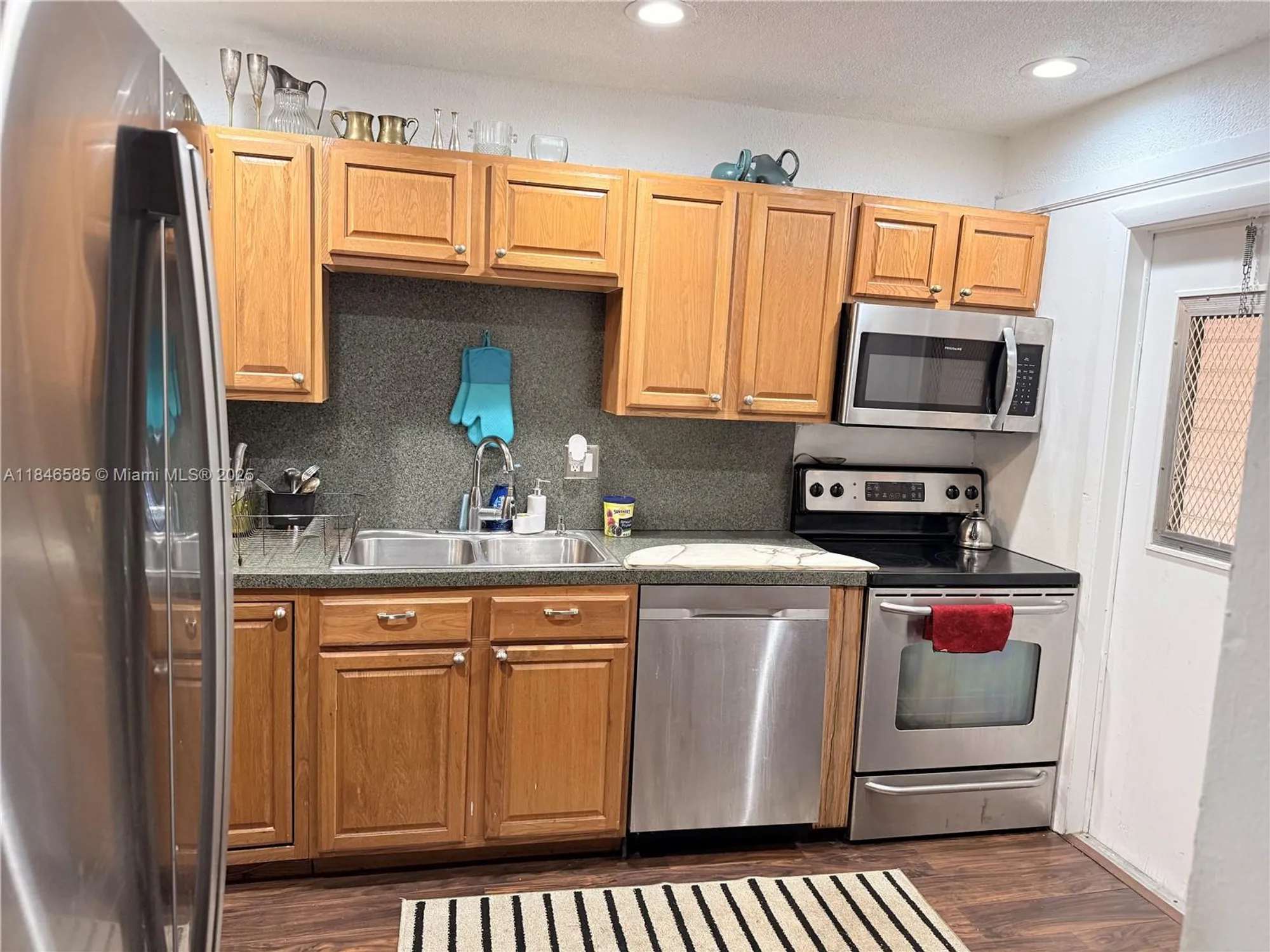 Property Slideshow image 3 of 12 | 215 se 3rd ave 102c, Hallandale Beach, FL, 33009