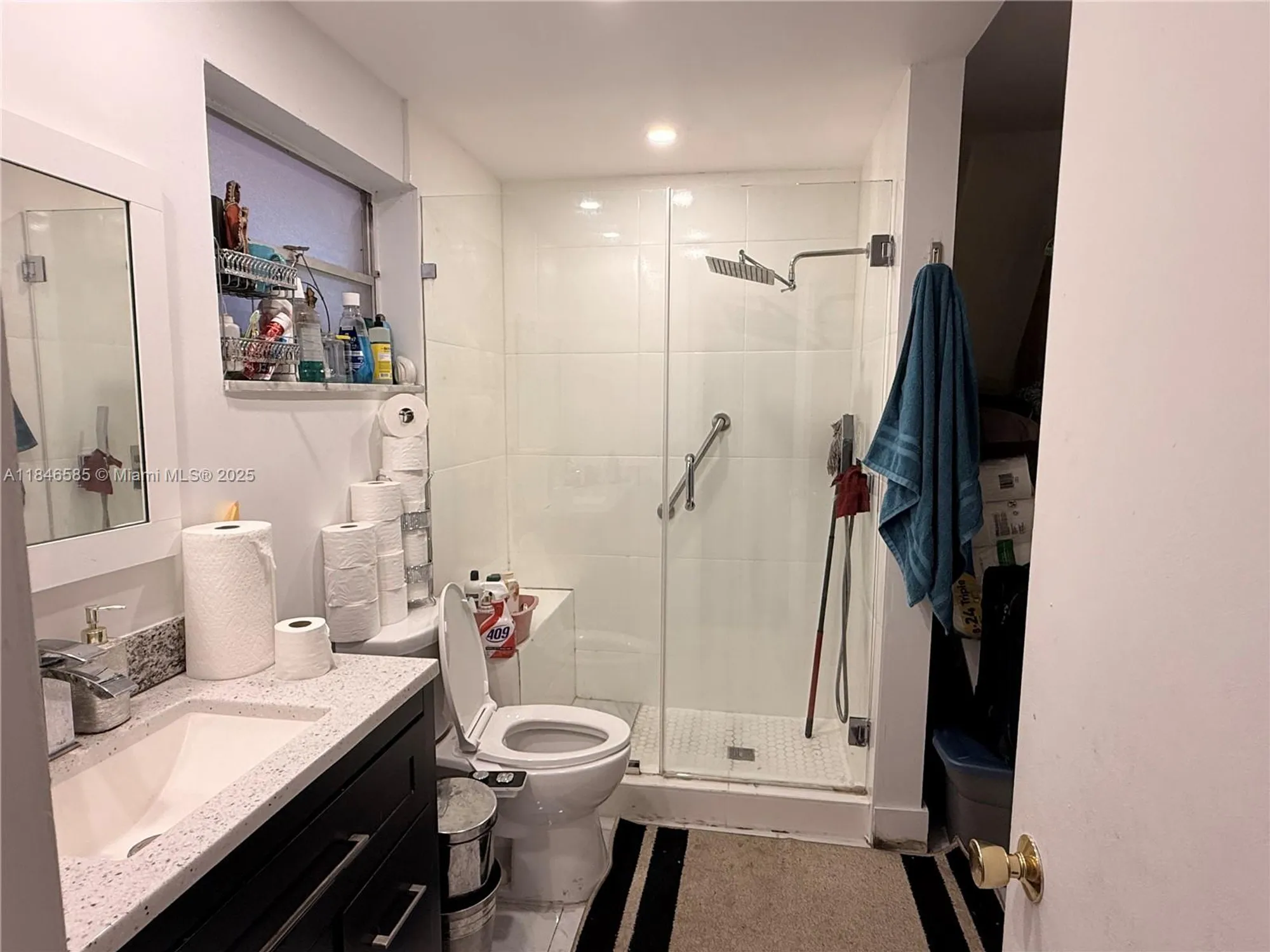 Property Slideshow image 8 of 12 | 215 se 3rd ave 102c, Hallandale Beach, FL, 33009