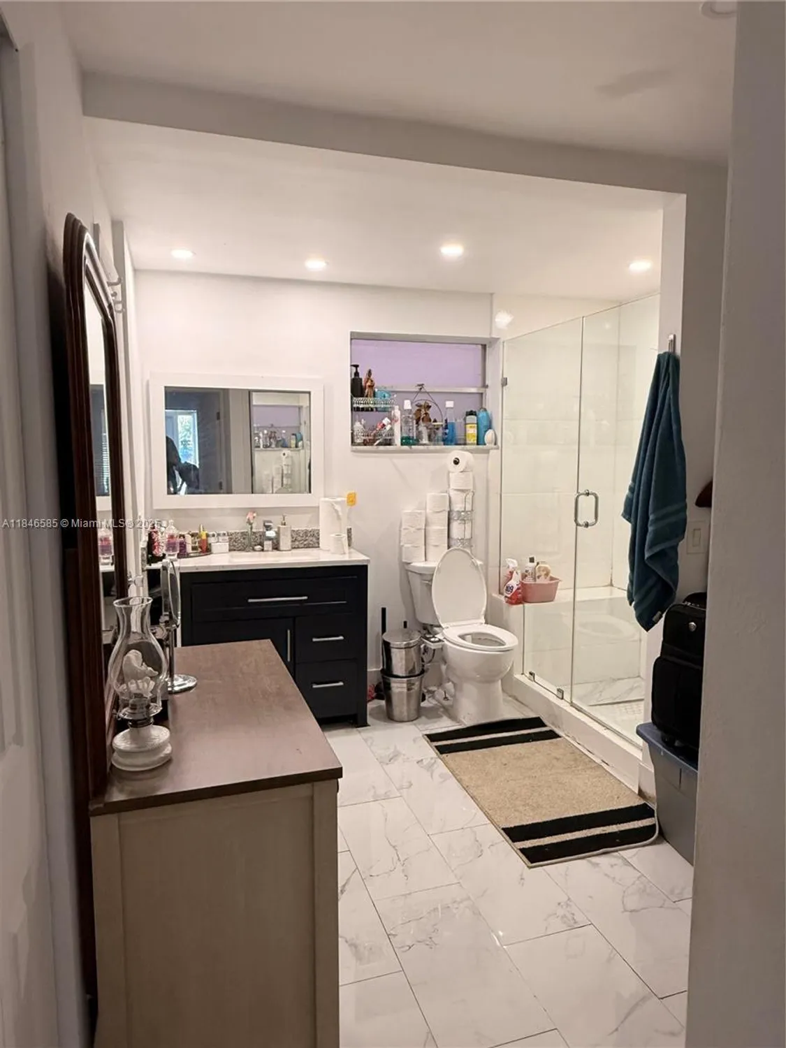 Property Slideshow image 9 of 12 | 215 se 3rd ave 102c, Hallandale Beach, FL, 33009