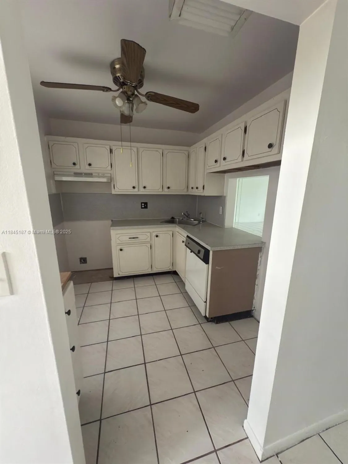 Property Slideshow image 17 of 29 | 5800 nw 64th ave 306, Tamarac, FL, 33319