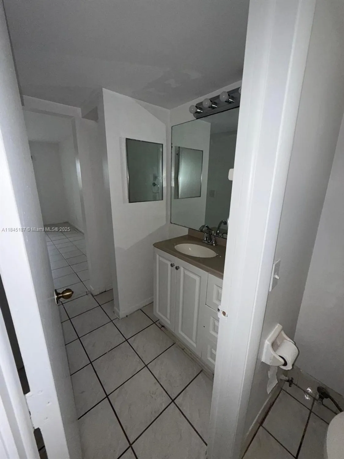 Property Slideshow image 11 of 29 | 5800 nw 64th ave 306, Tamarac, FL, 33319
