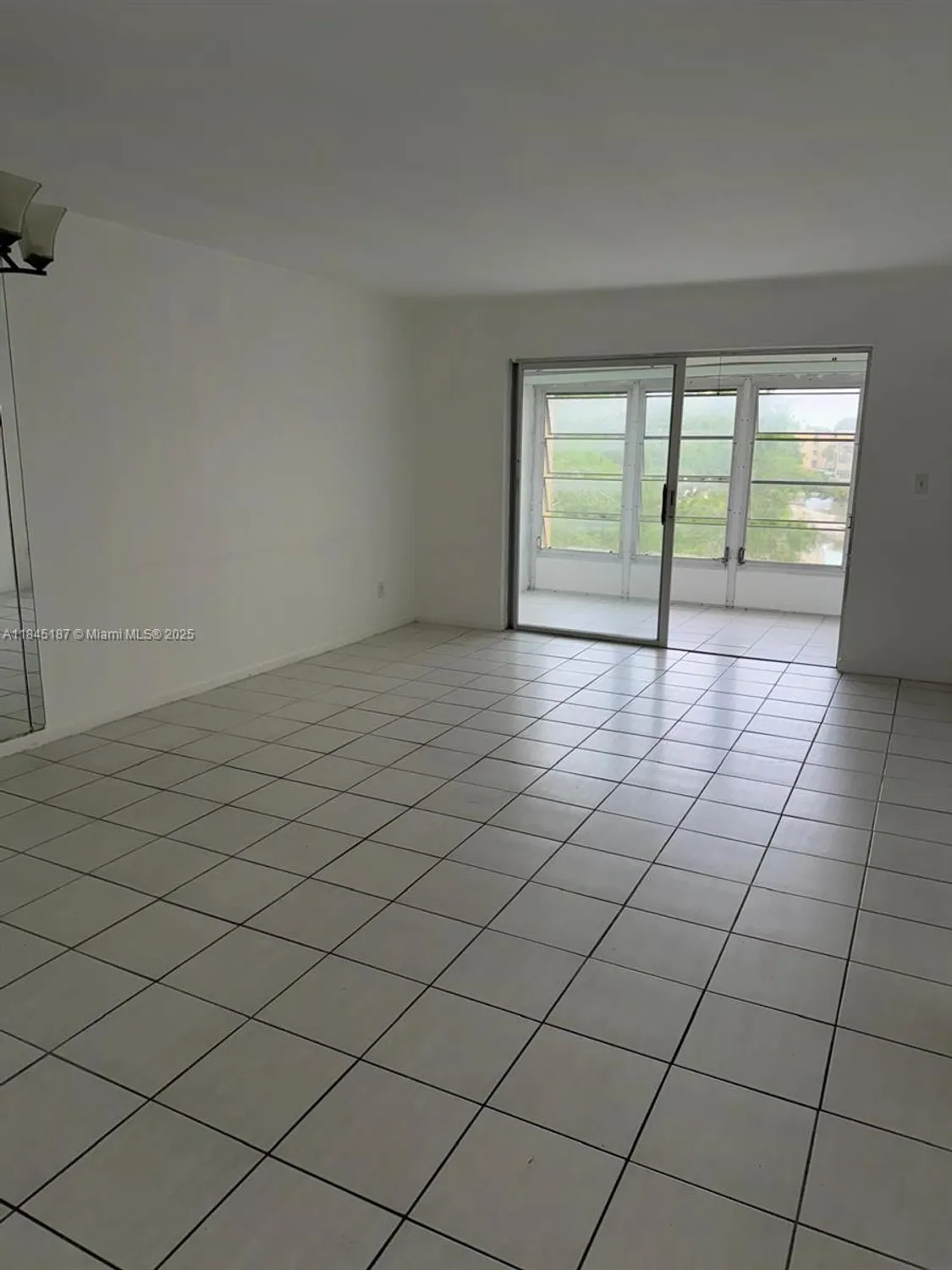 Property Slideshow image 4 of 29 | 5800 nw 64th ave 306, Tamarac, FL, 33319