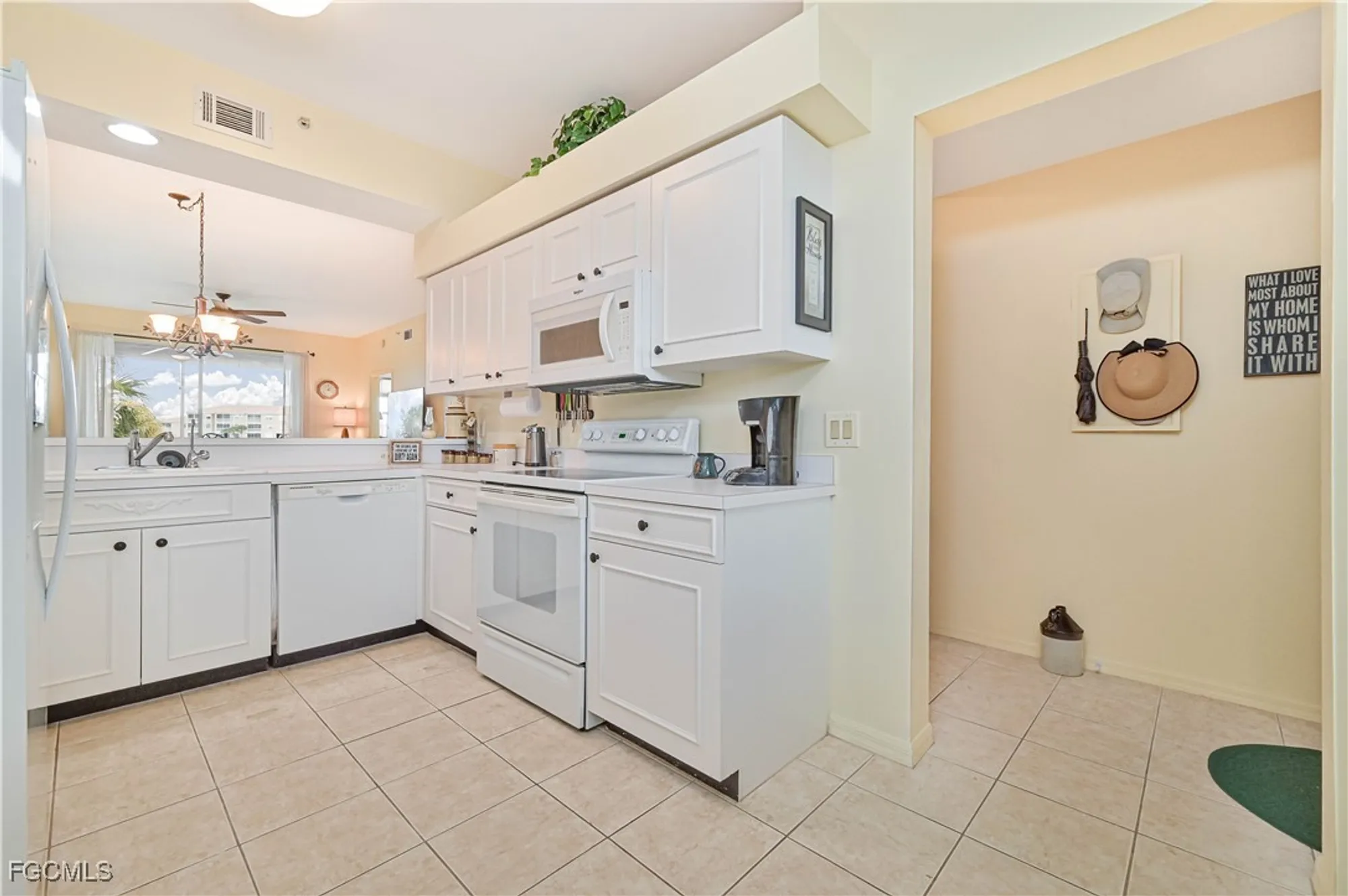 Property Slideshow image 11 of 50 | 14101 brant point cir 3204, Fort Myers, FL, 33919