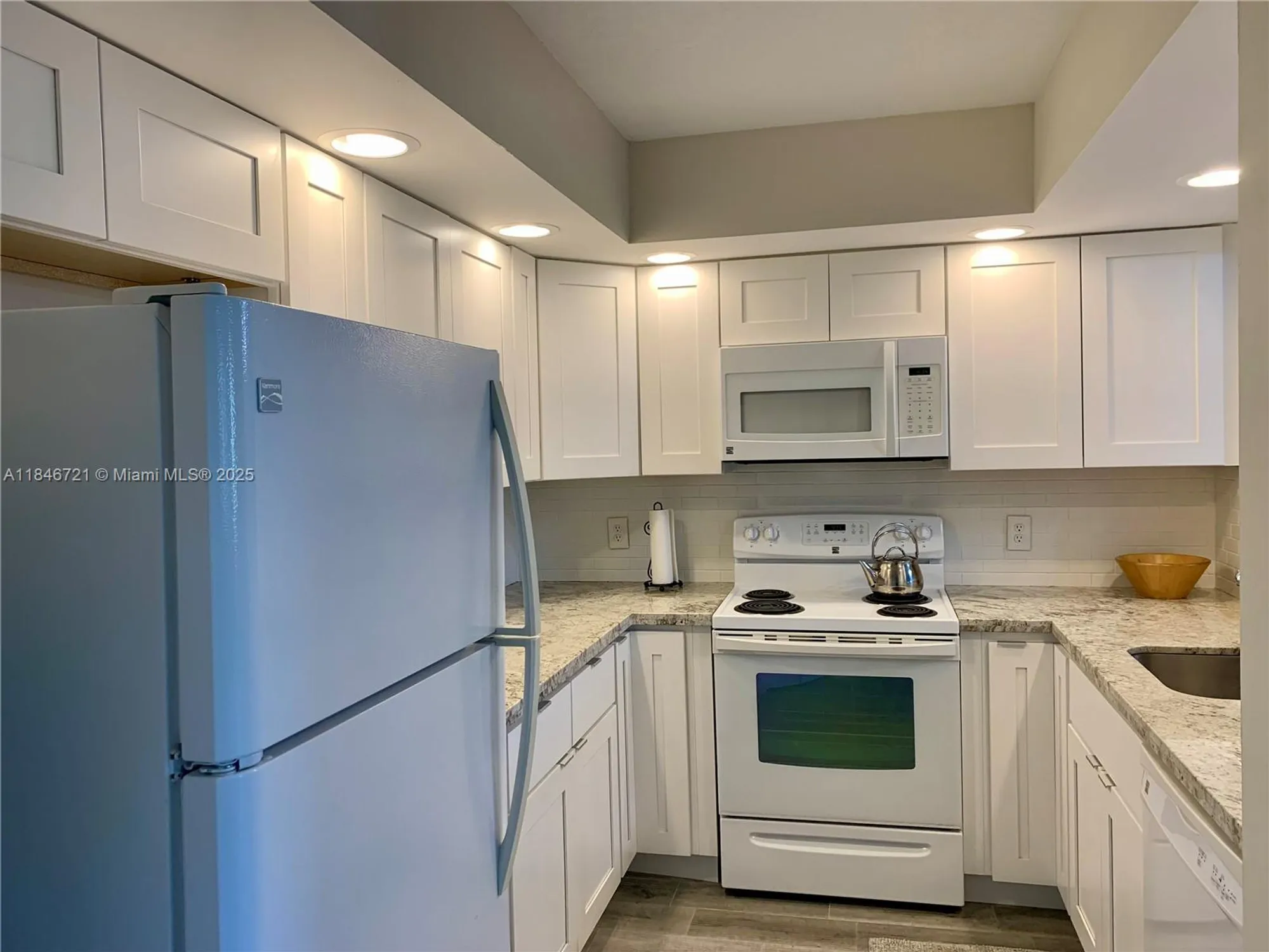 Property Slideshow image 3 of 10 | 701 sw 128th ave apt 103f, Pembroke Pines, FL, 33027
