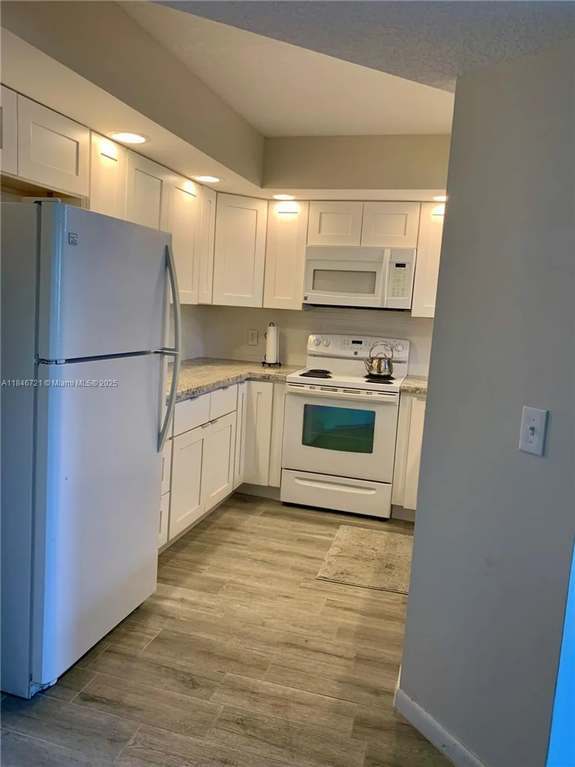 Property Slideshow image 4 of 10 | 701 sw 128th ave apt 103f, Pembroke Pines, FL, 33027