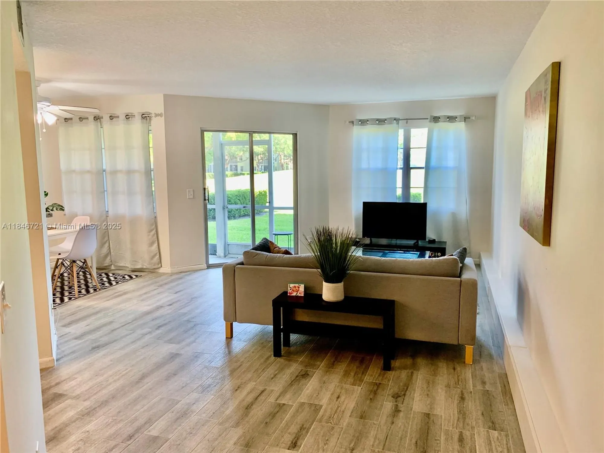 Property Slideshow image 5 of 10 | 701 sw 128th ave apt 103f, Pembroke Pines, FL, 33027