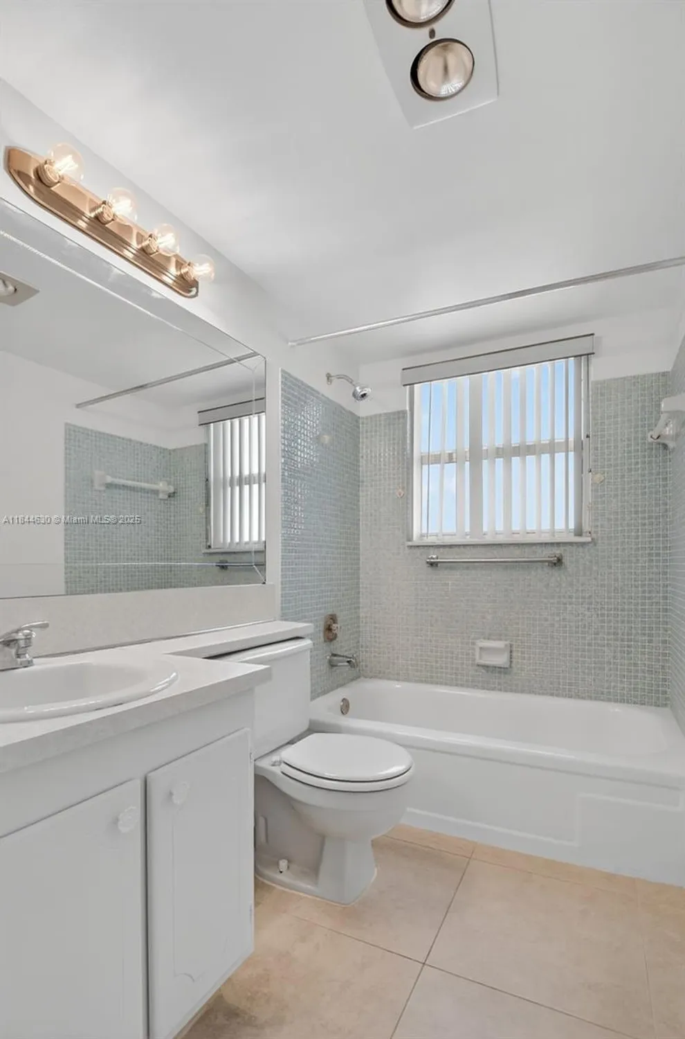 Property Slideshow image 14 of 24 | 413 tilford s # 413, Deerfield Beach, FL, 33442