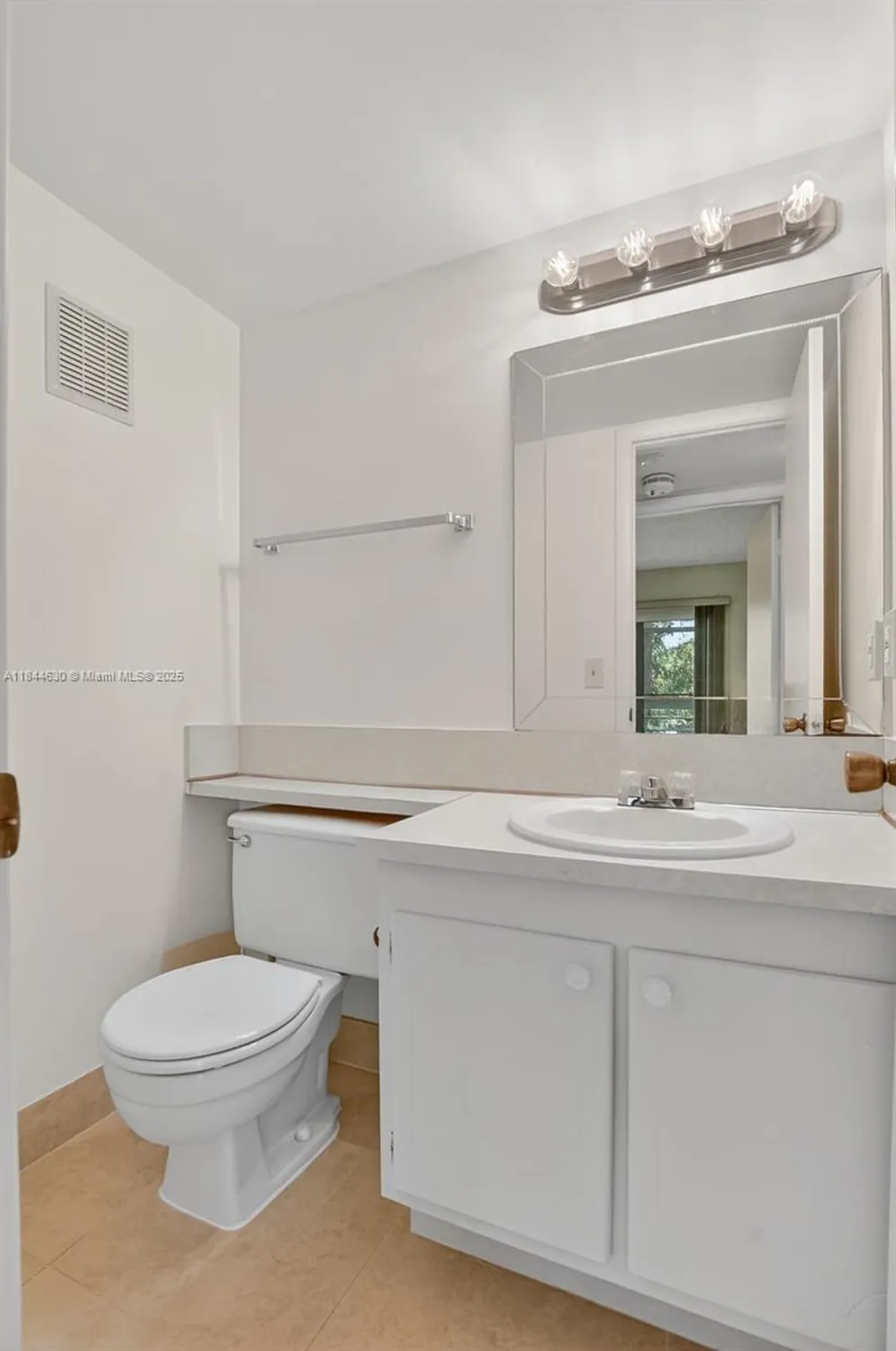 Property Slideshow image 18 of 24 | 413 tilford s # 413, Deerfield Beach, FL, 33442