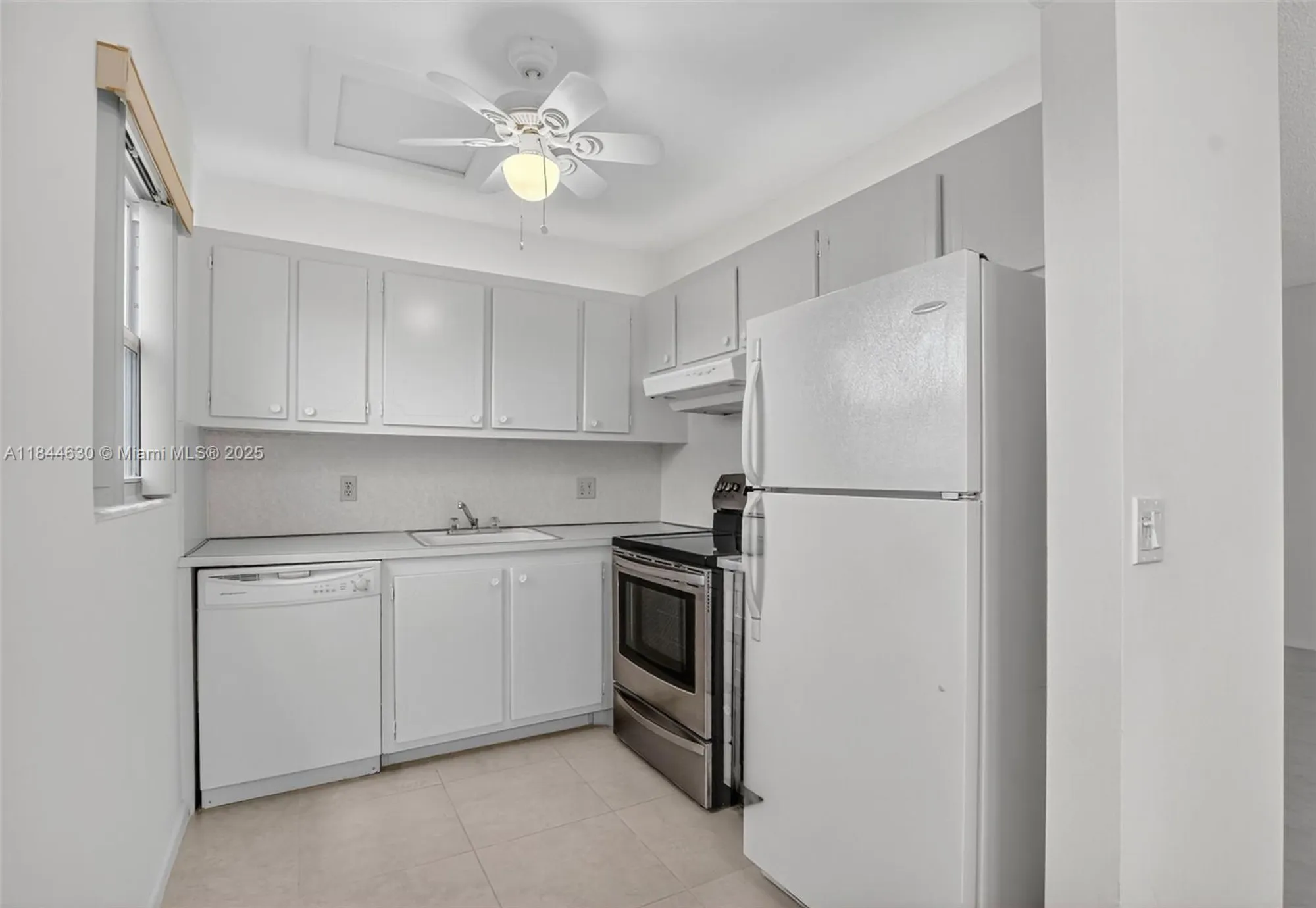 Property Slideshow image 10 of 24 | 413 tilford s # 413, Deerfield Beach, FL, 33442
