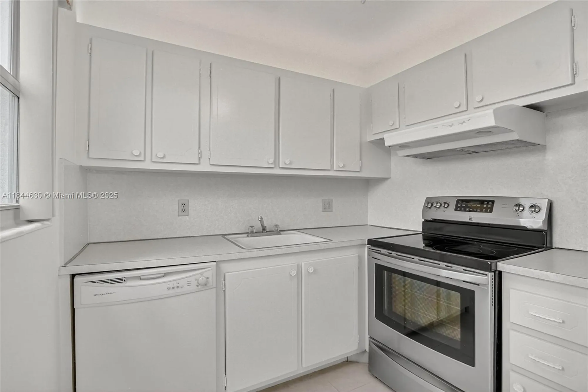 Property Slideshow image 11 of 24 | 413 tilford s # 413, Deerfield Beach, FL, 33442